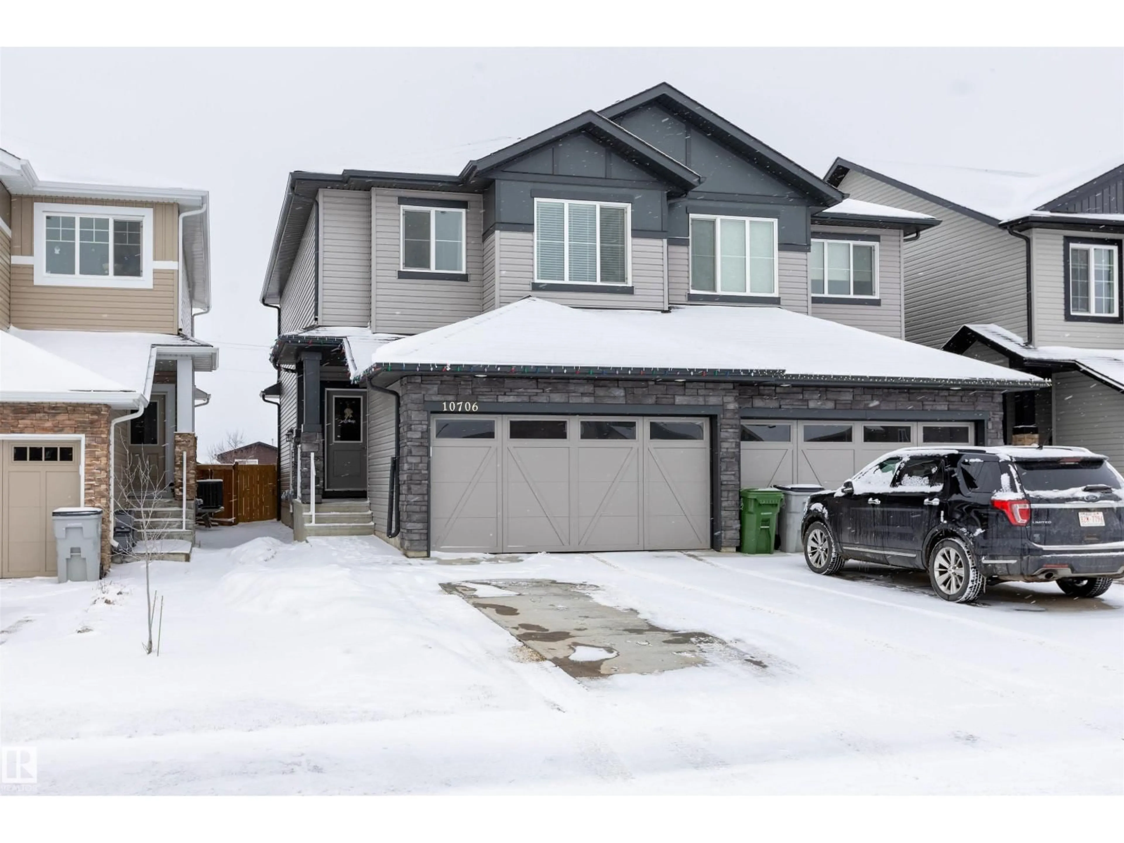 Home with vinyl exterior material, street for 10706 99 ST, Morinville Alberta T8R2R8