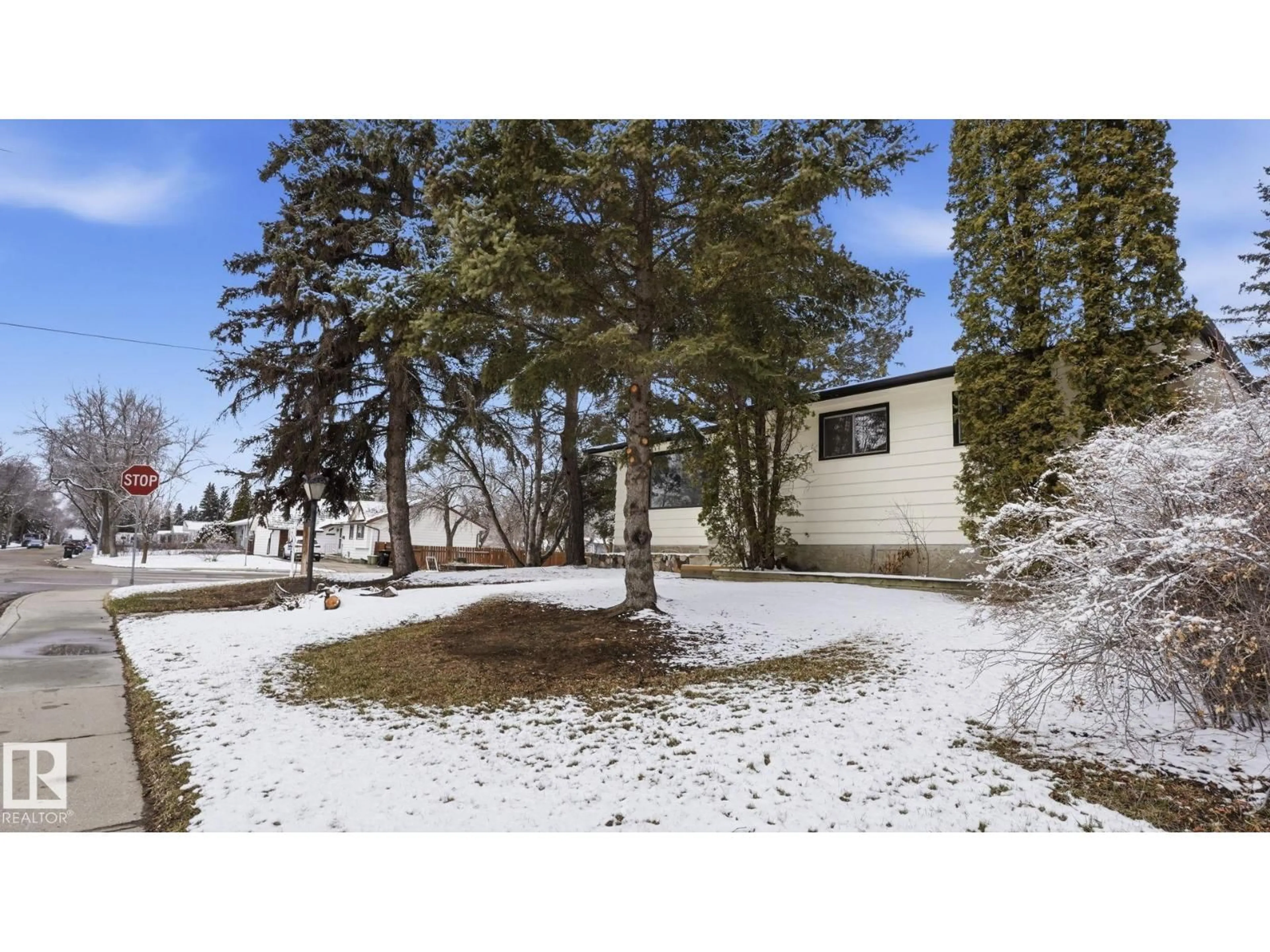 A pic from outside/outdoor area/front of a property/back of a property/a pic from drone, unknown for 899 ALDER AV, Sherwood Park Alberta T8A1V4