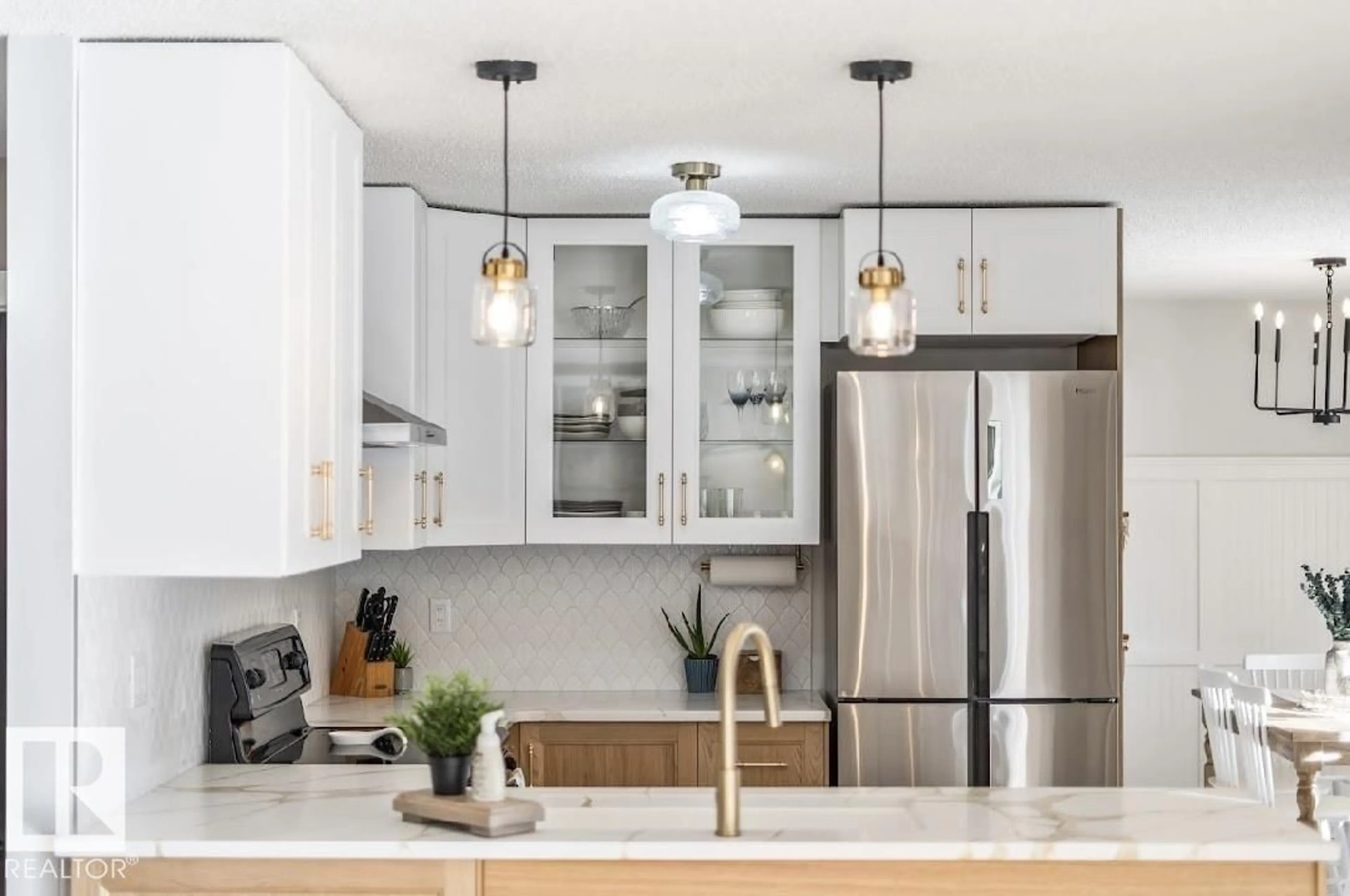 Contemporary kitchen, unknown for 46 GARDEN VALLEY DR, Stony Plain Alberta T7Z1H4