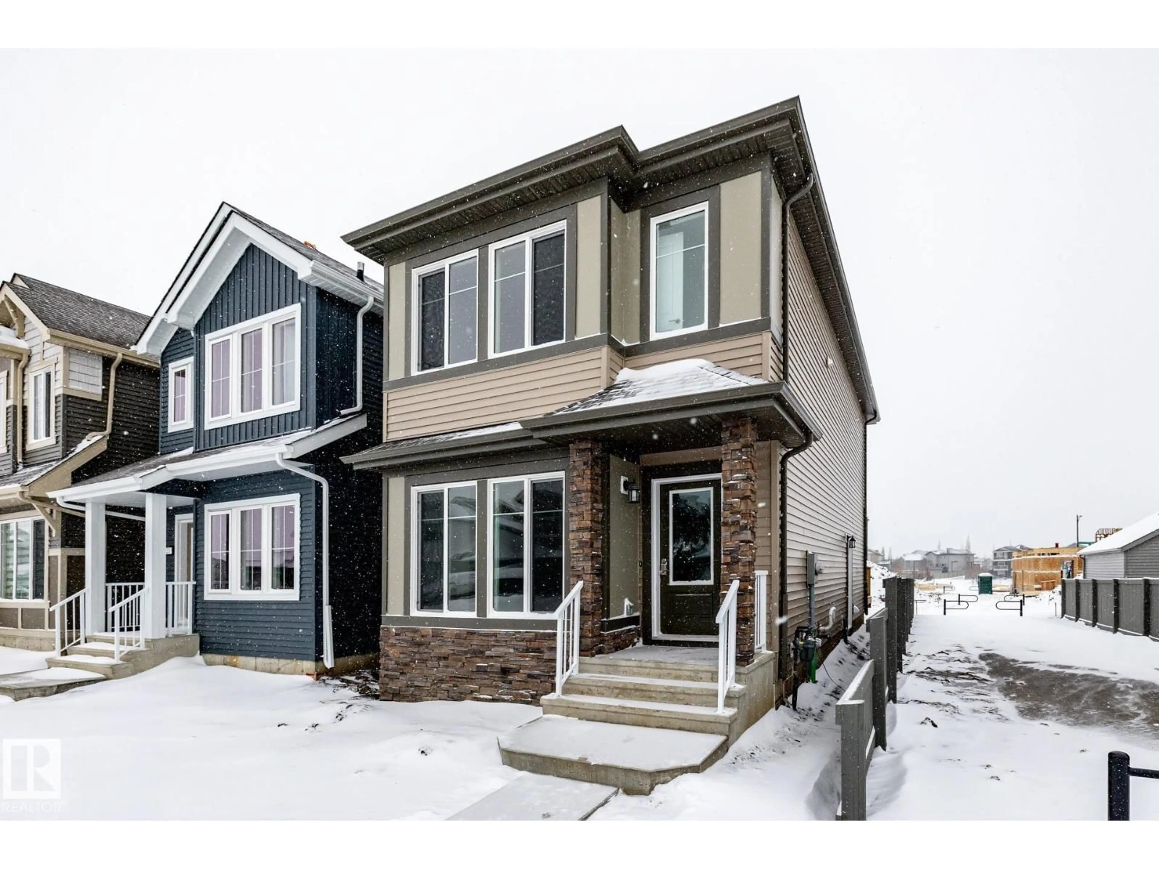 Home with vinyl exterior material, street for 122 ELLIOTT WD, Fort Saskatchewan Alberta T8L1V1