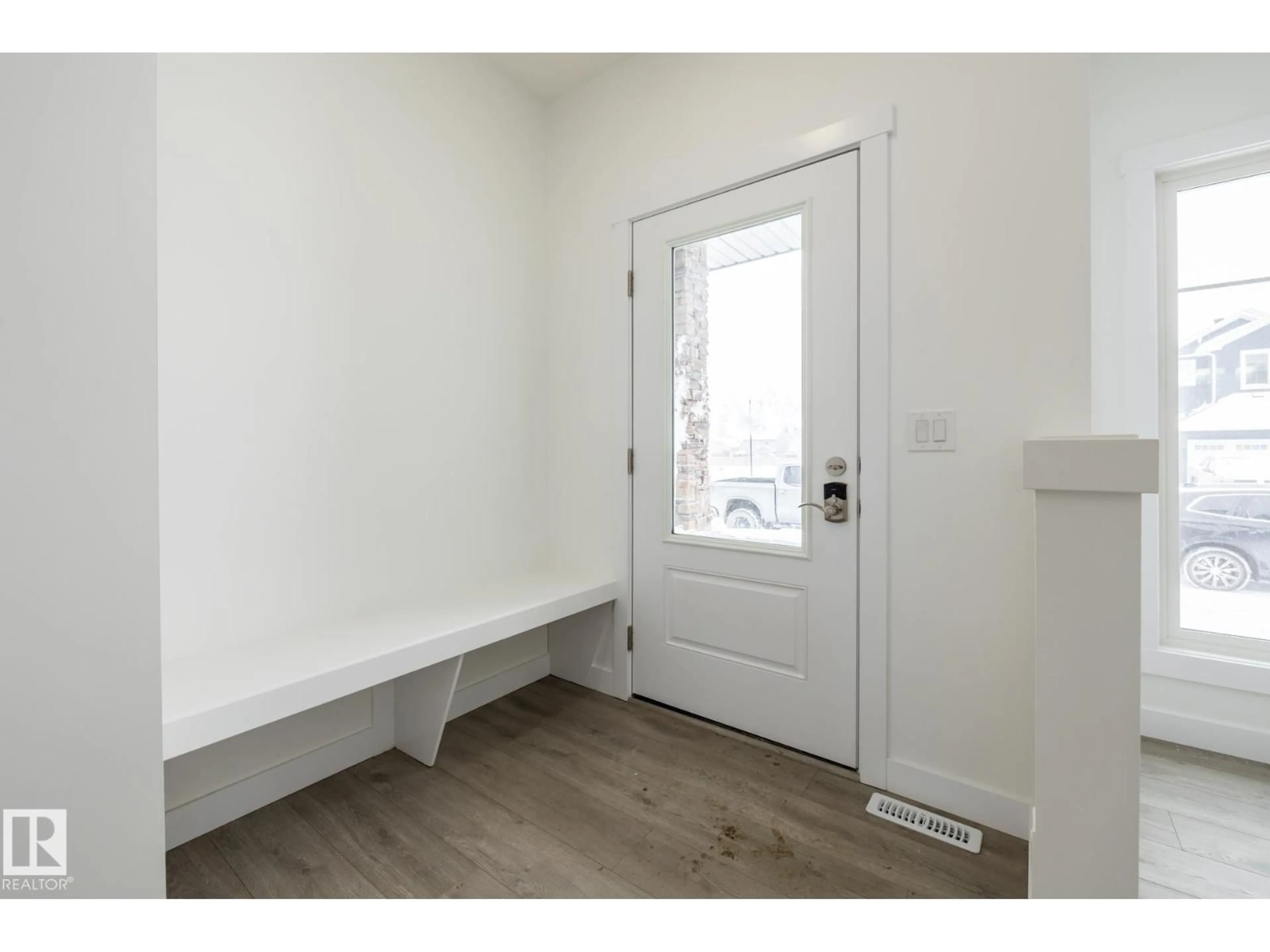 Indoor entryway for 122 ELLIOTT WD, Fort Saskatchewan Alberta T8L1V1