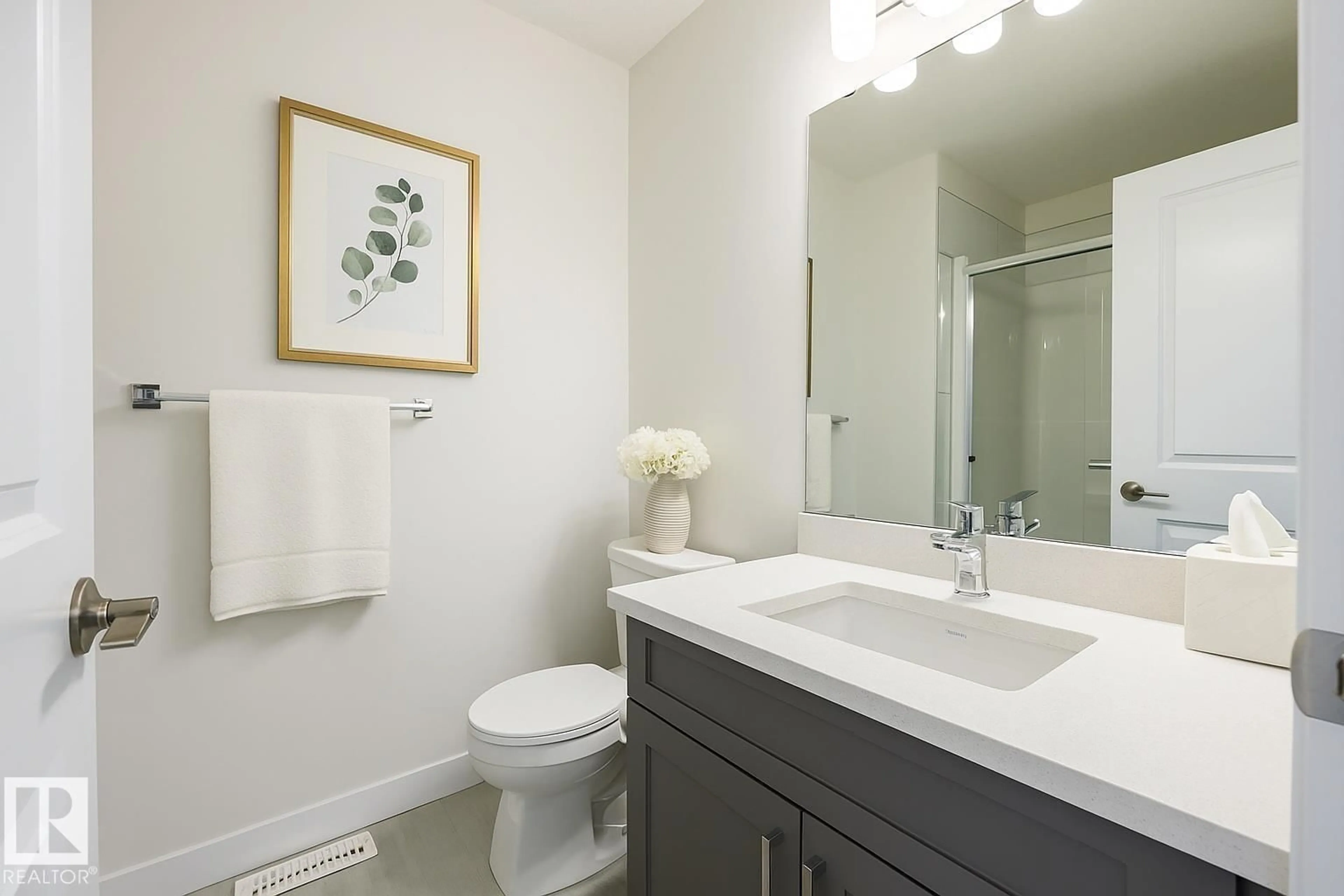 Standard bathroom, ceramic/tile floor for 142 ELLIOTT WD, Fort Saskatchewan Alberta T8L1V1