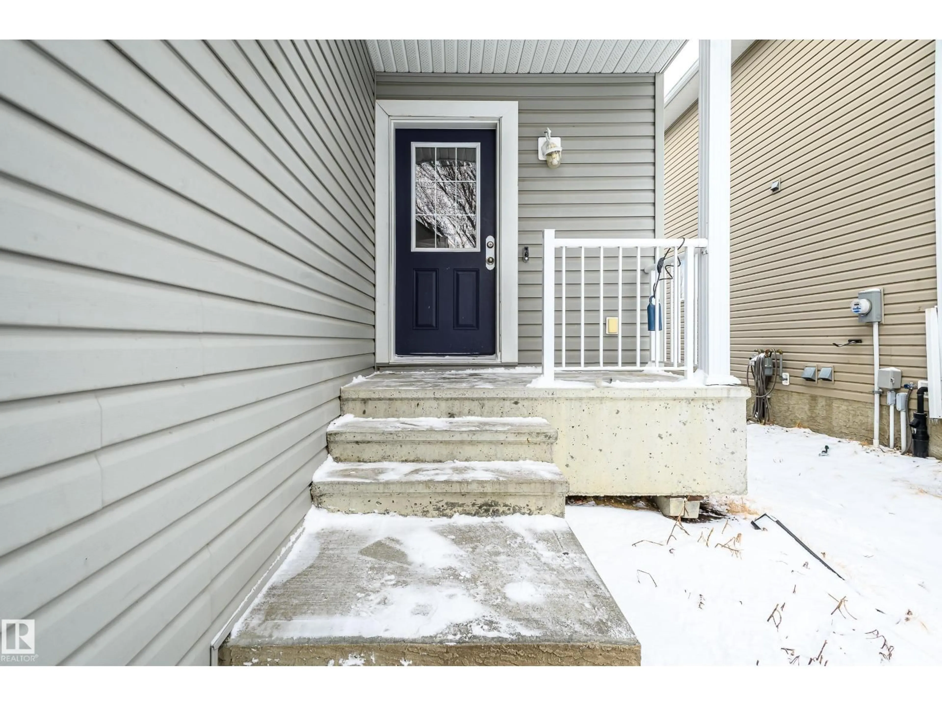 Indoor entryway for 174 KEYSTONE CR, Leduc Alberta T9E0J5