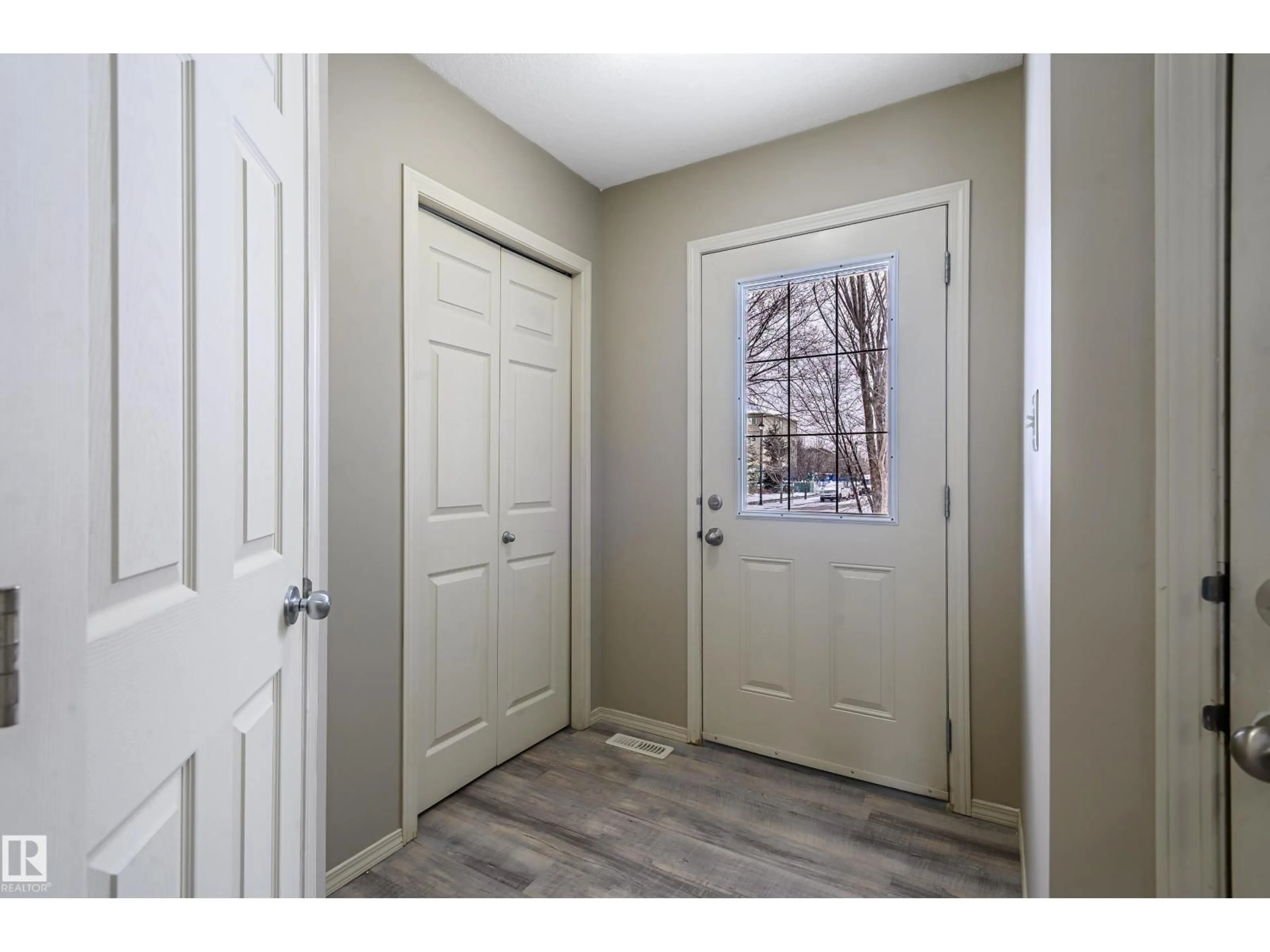Indoor entryway for 174 KEYSTONE CR, Leduc Alberta T9E0J5