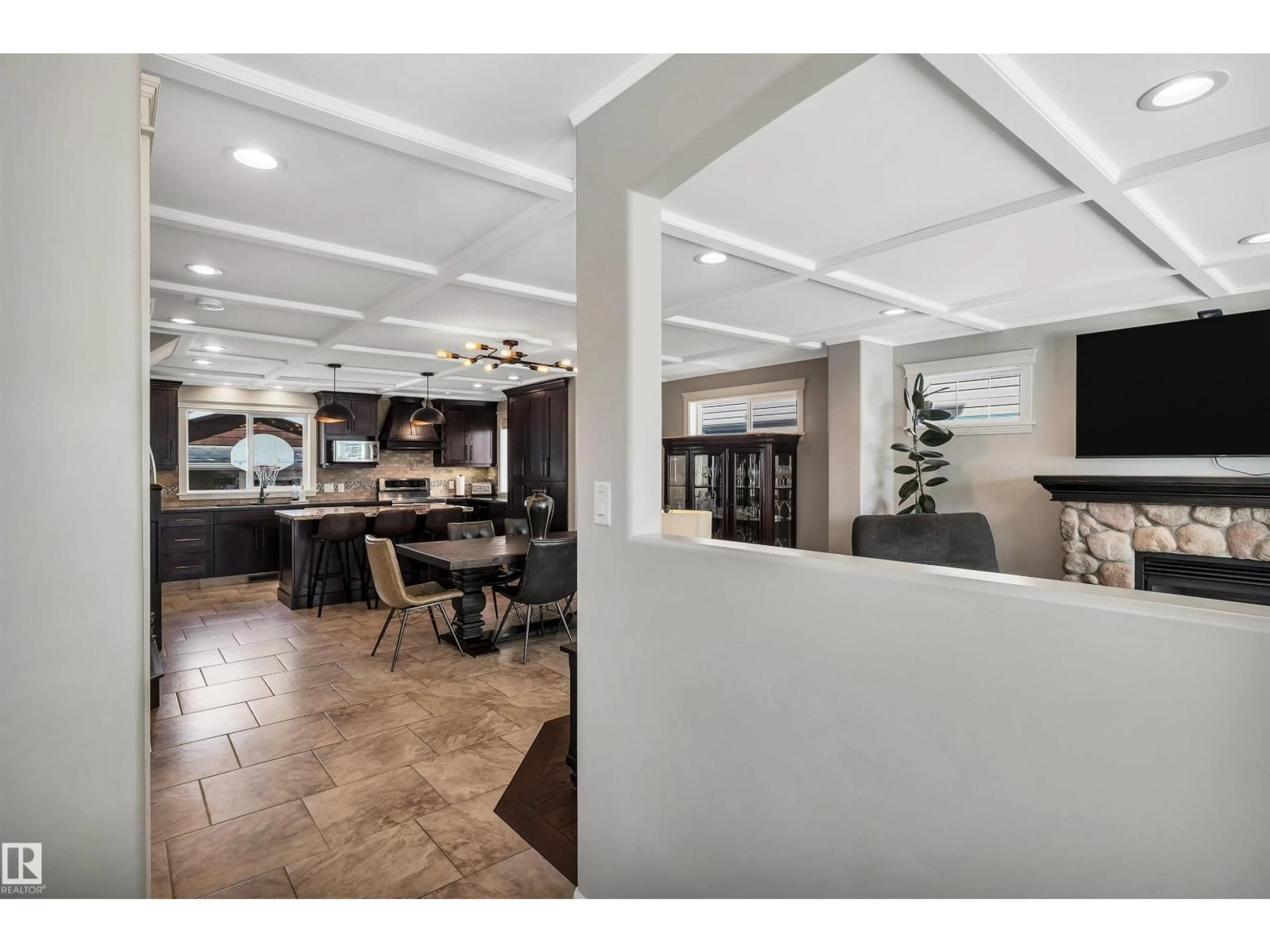 Lobby for 14704 88 AV, Edmonton Alberta T5R4J8