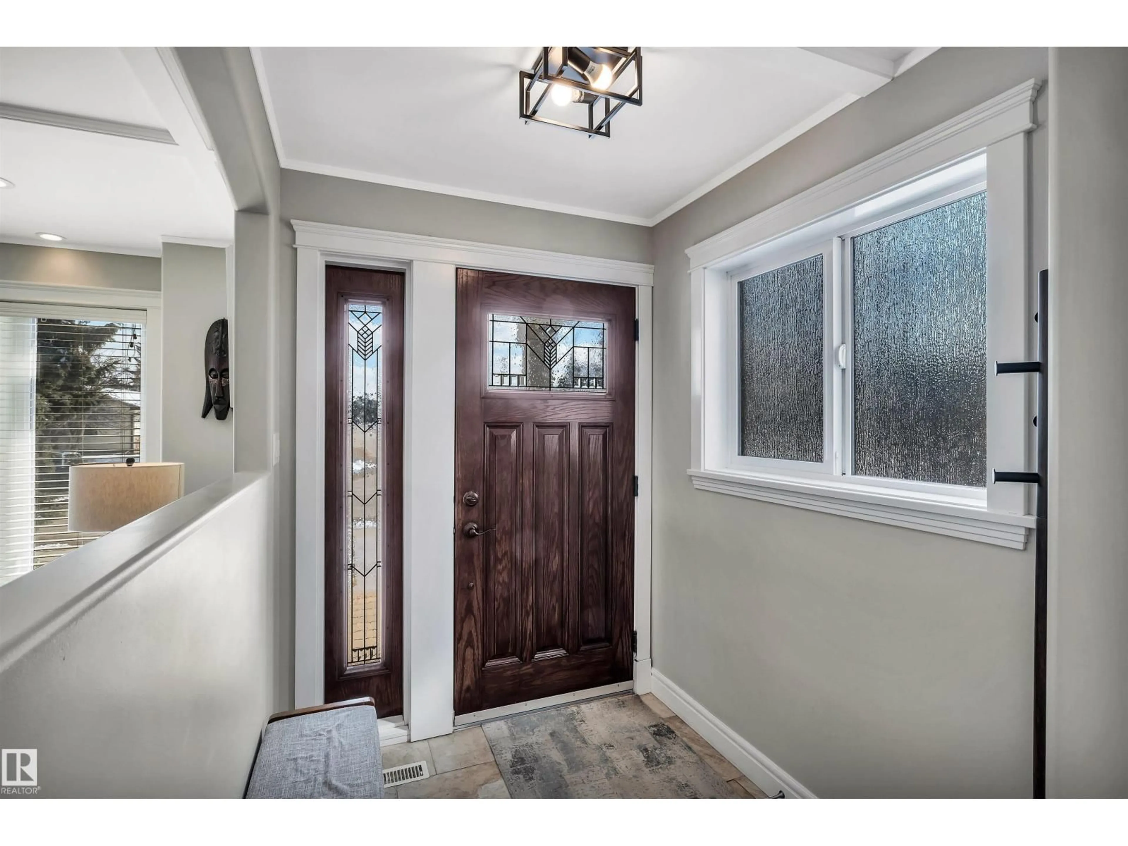 Indoor entryway for 14704 88 AV, Edmonton Alberta T5R4J8