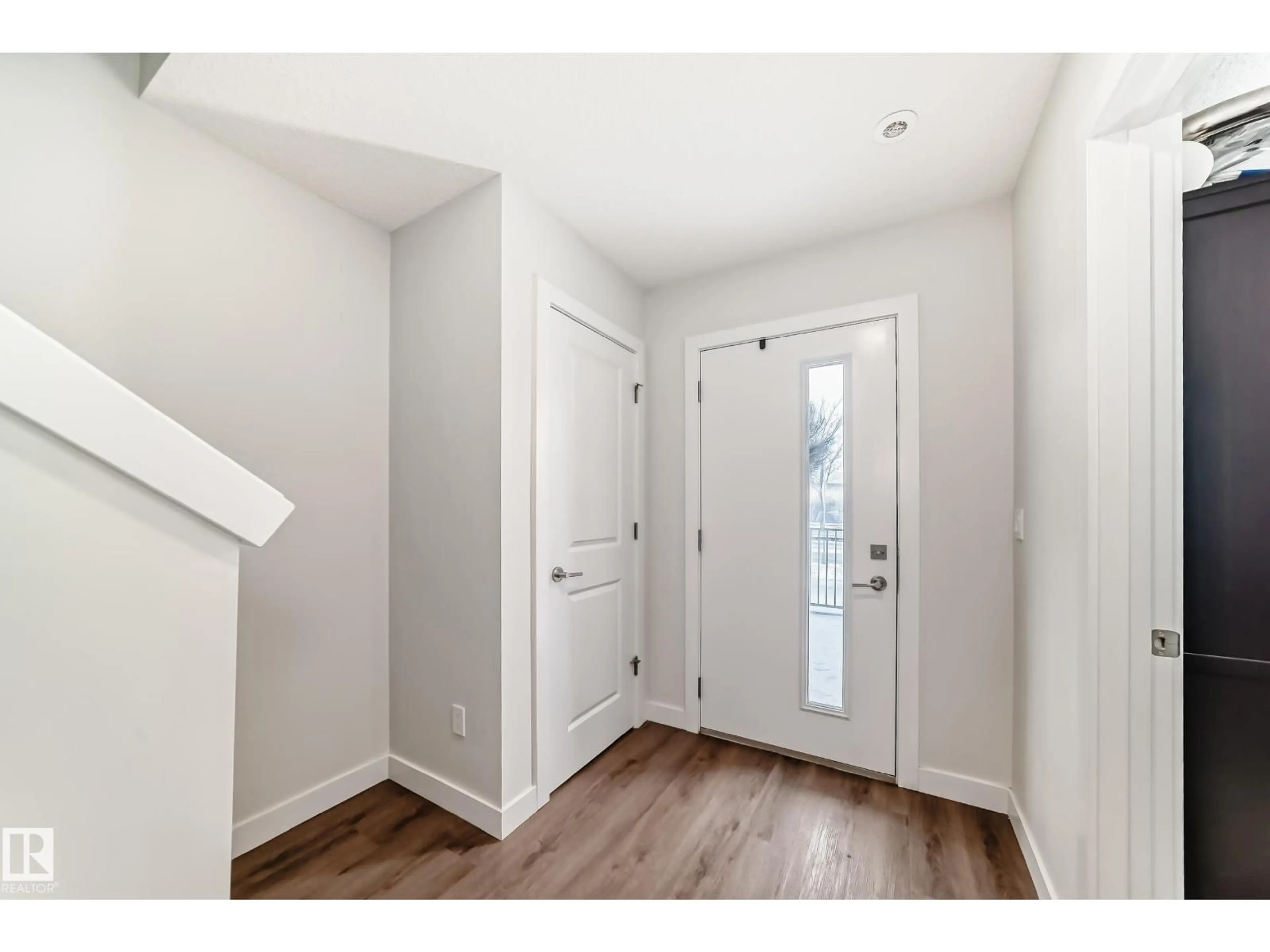 Indoor entryway for 804 - 170 WELSH DR, Edmonton Alberta T6X1Y8
