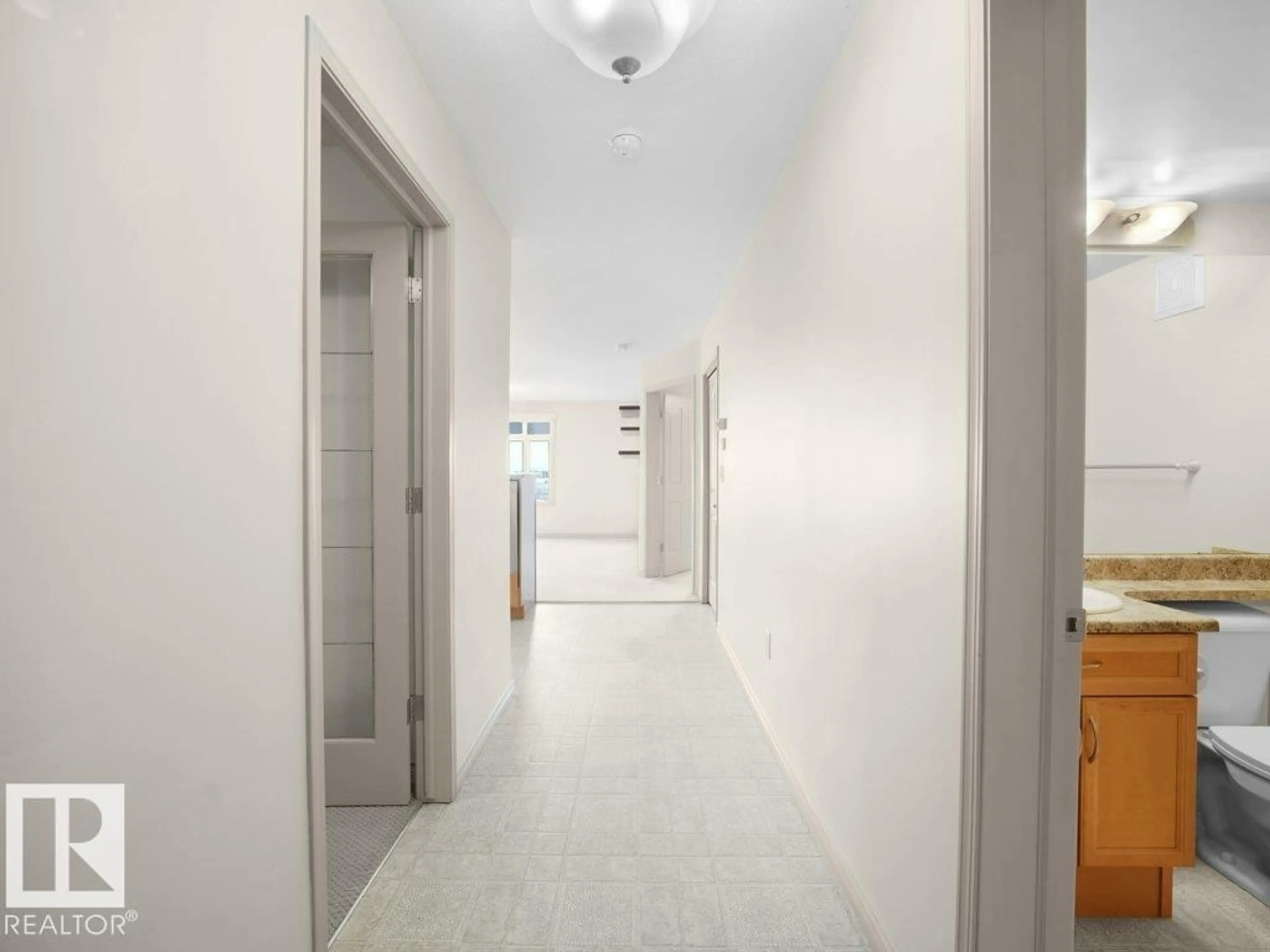 Indoor foyer for #302 - 1589 GLASTONBURY BV, Edmonton Alberta T5T2V1