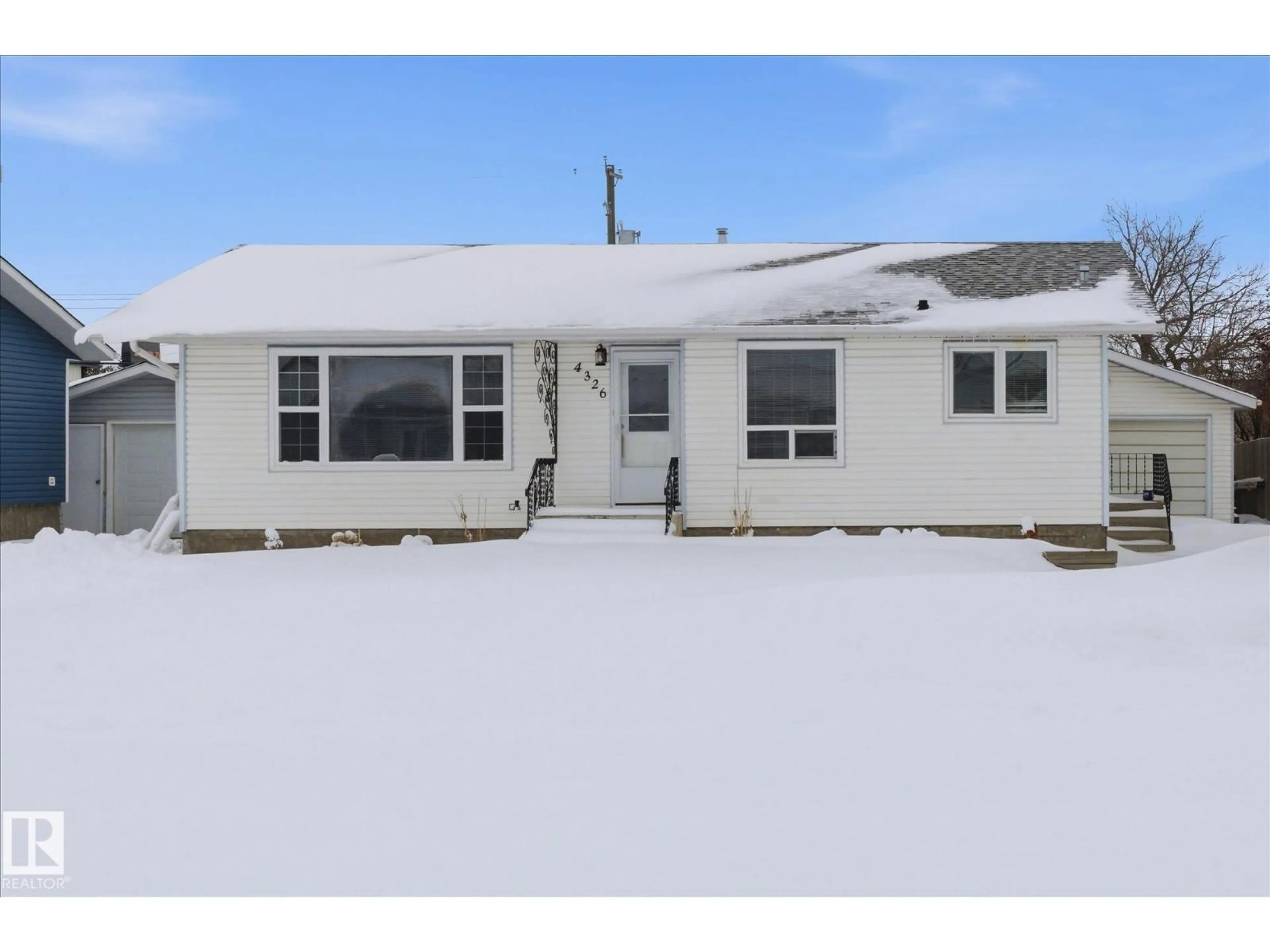 Home with vinyl exterior material, street for 4326 49 AVE, St. Paul Town Alberta T0A3A3