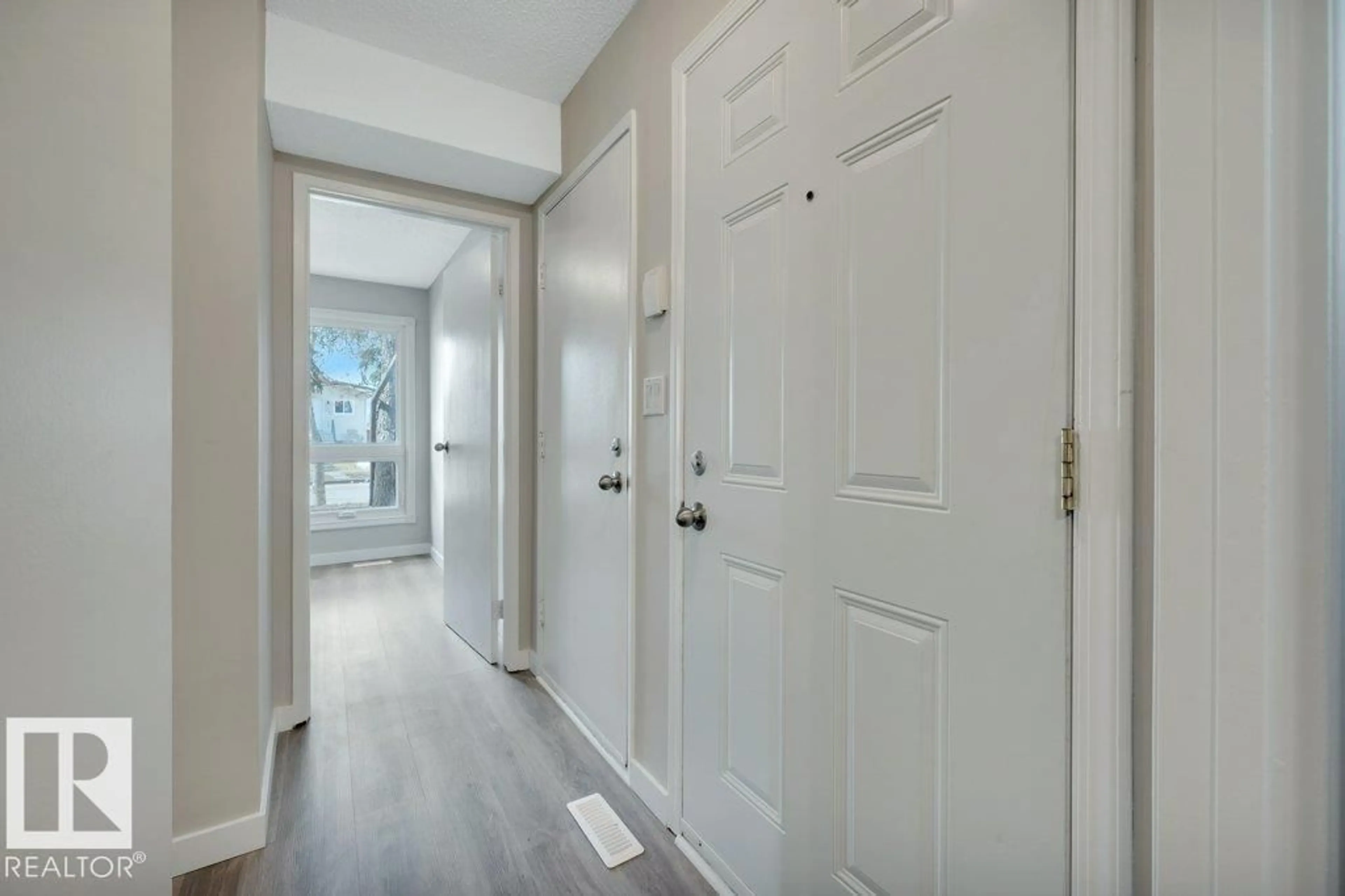 Indoor entryway for NW - 16941 95 ST, Edmonton Alberta T5Z1Z3