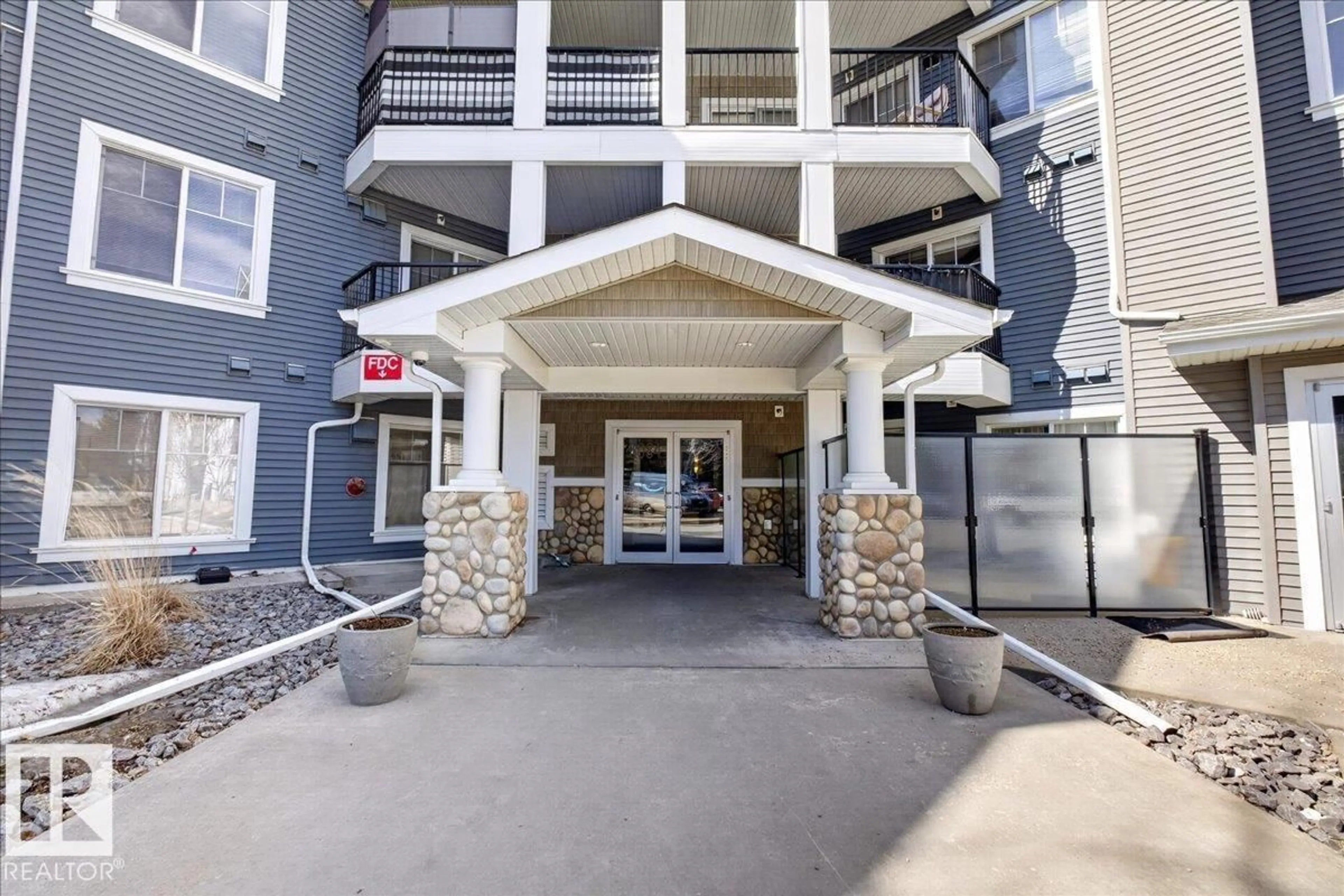 Indoor foyer for #123 - 6084 STANTON DR, Edmonton Alberta T6X0Z4