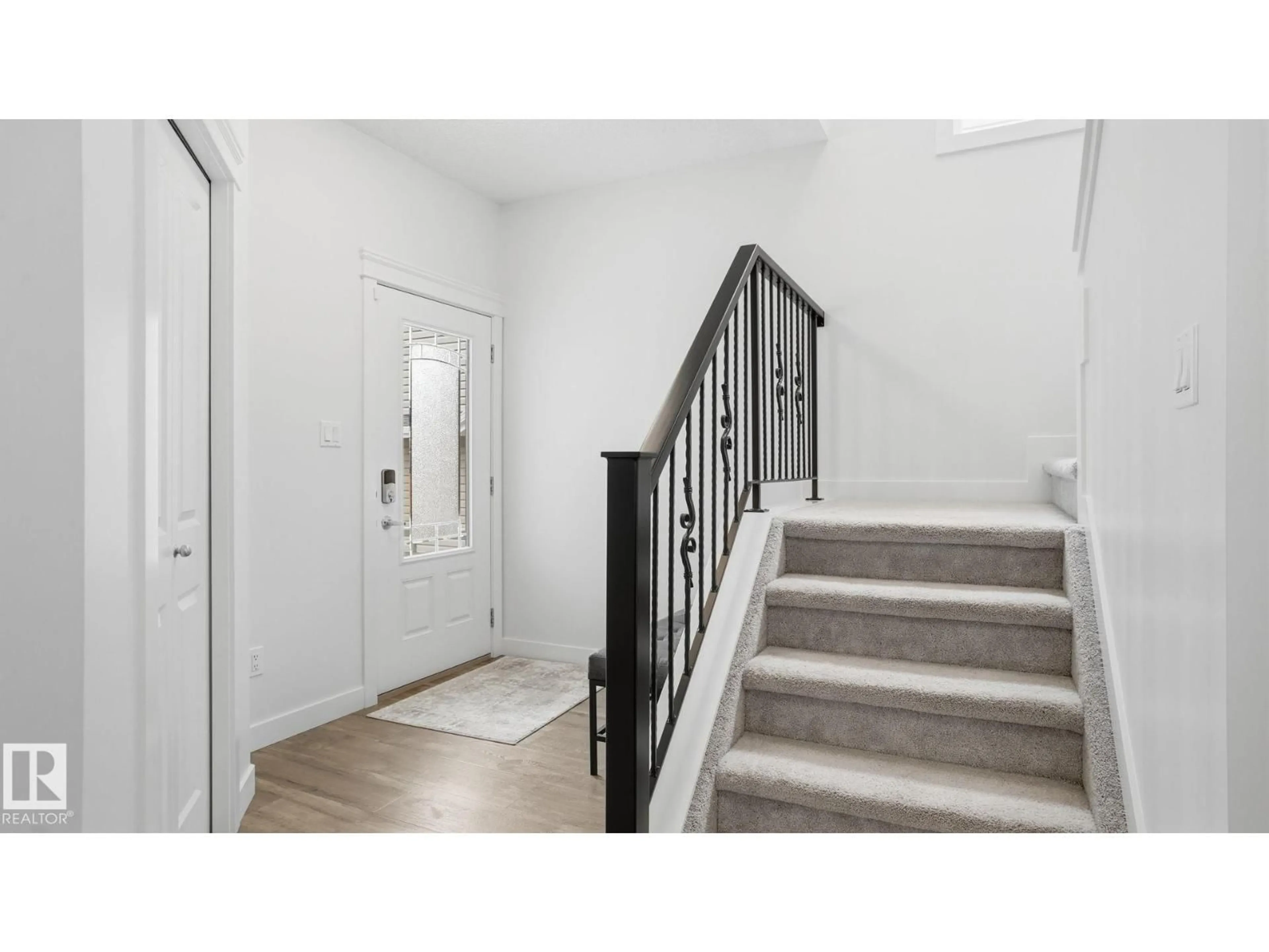 Indoor entryway for NW - 4112 171 AV, Edmonton Alberta T5Y0Z3