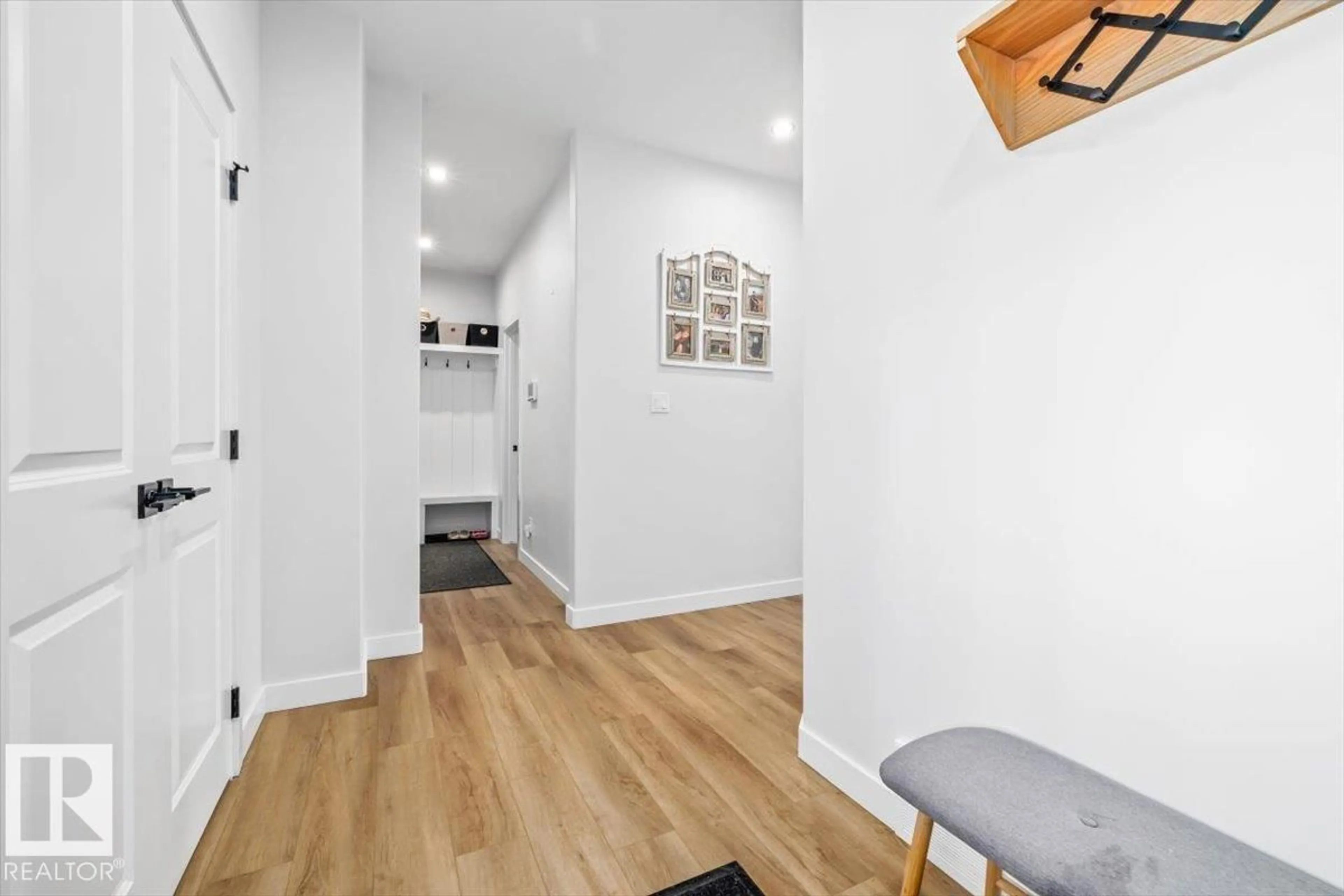 Indoor entryway for 26 FICUS WY, Fort Saskatchewan Alberta T8L0Z6