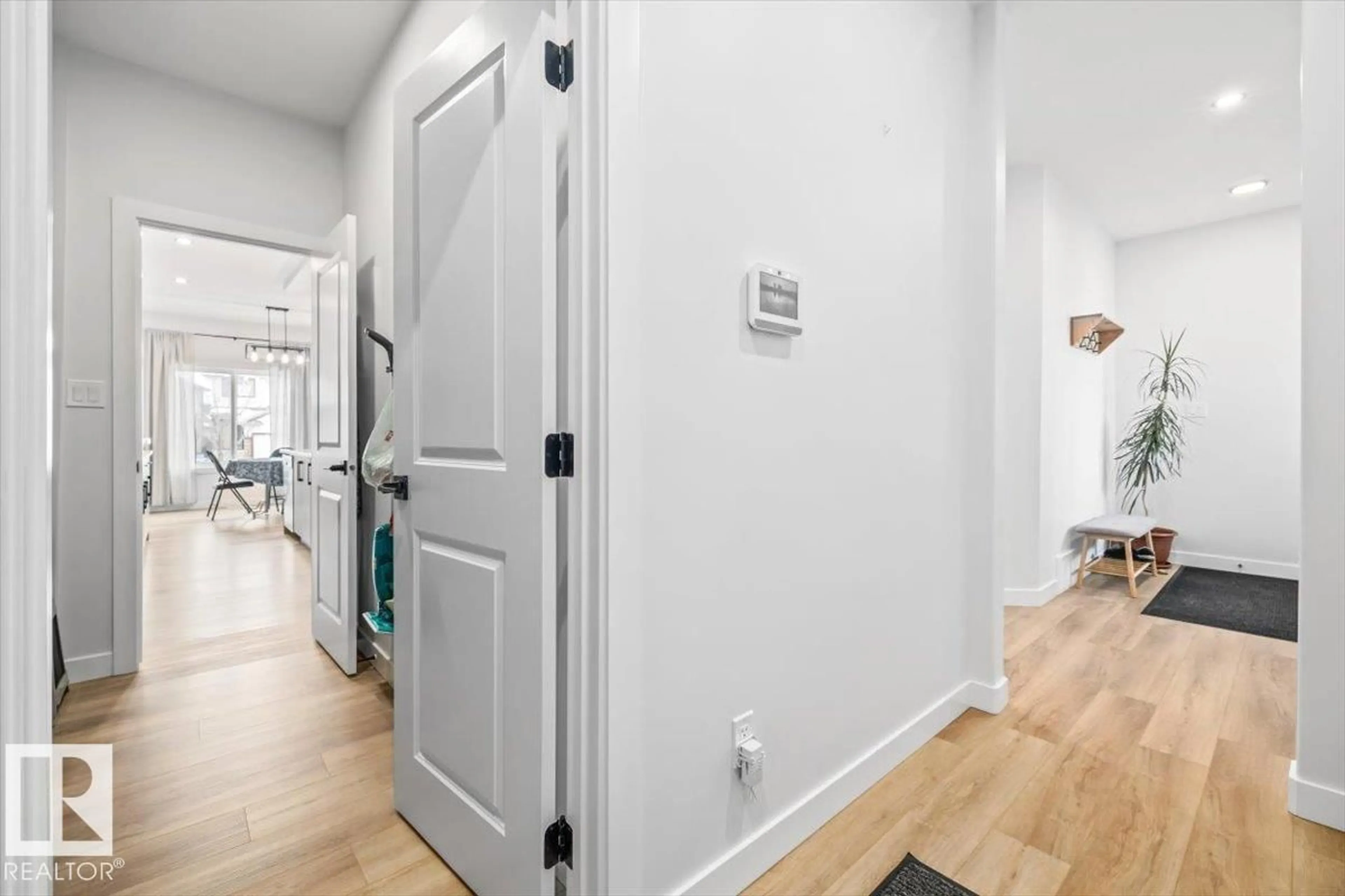 Indoor entryway for 26 FICUS WY, Fort Saskatchewan Alberta T8L0Z6