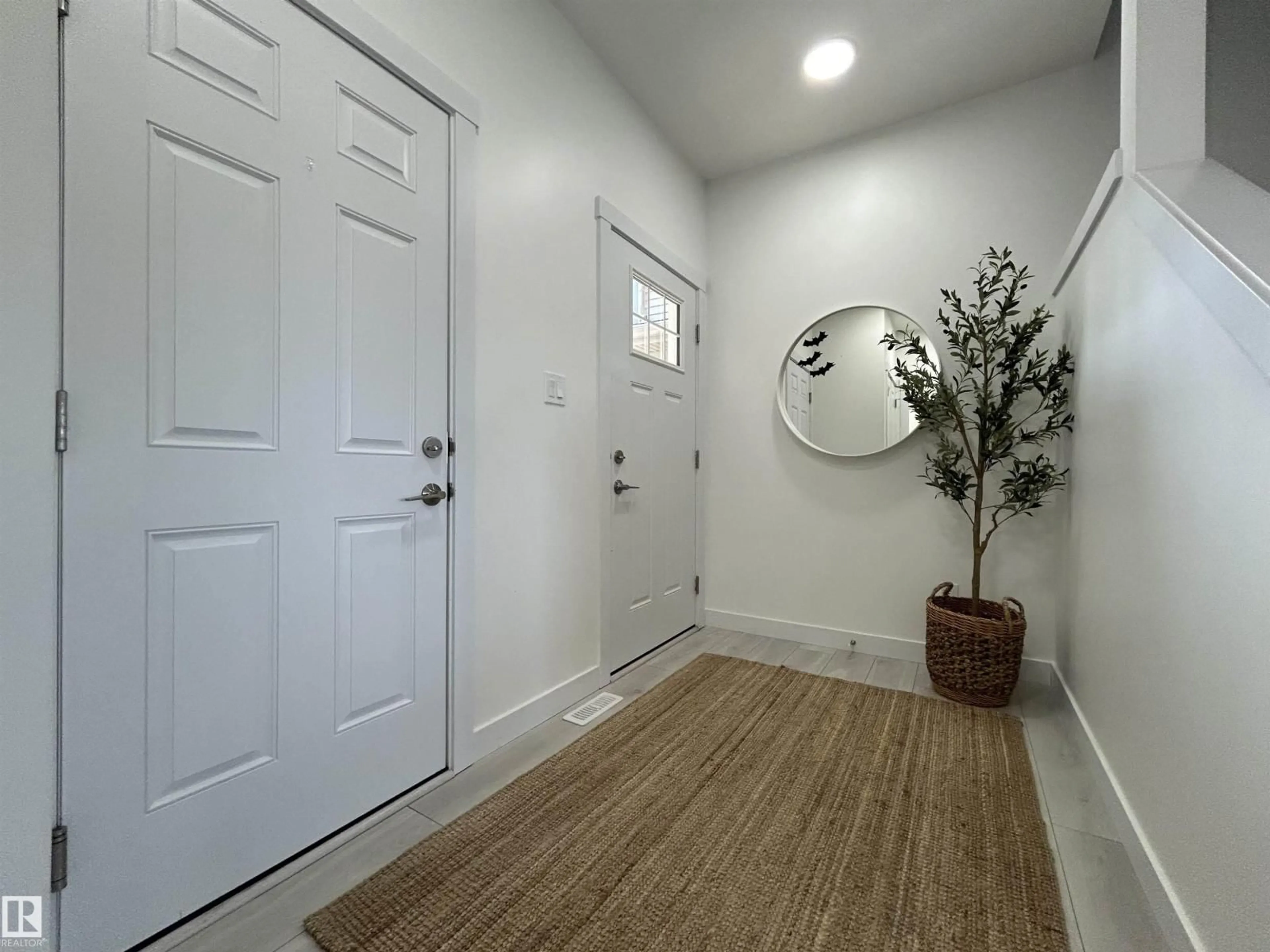 Indoor entryway for 19634 29 AV, Edmonton Alberta T6M1M2