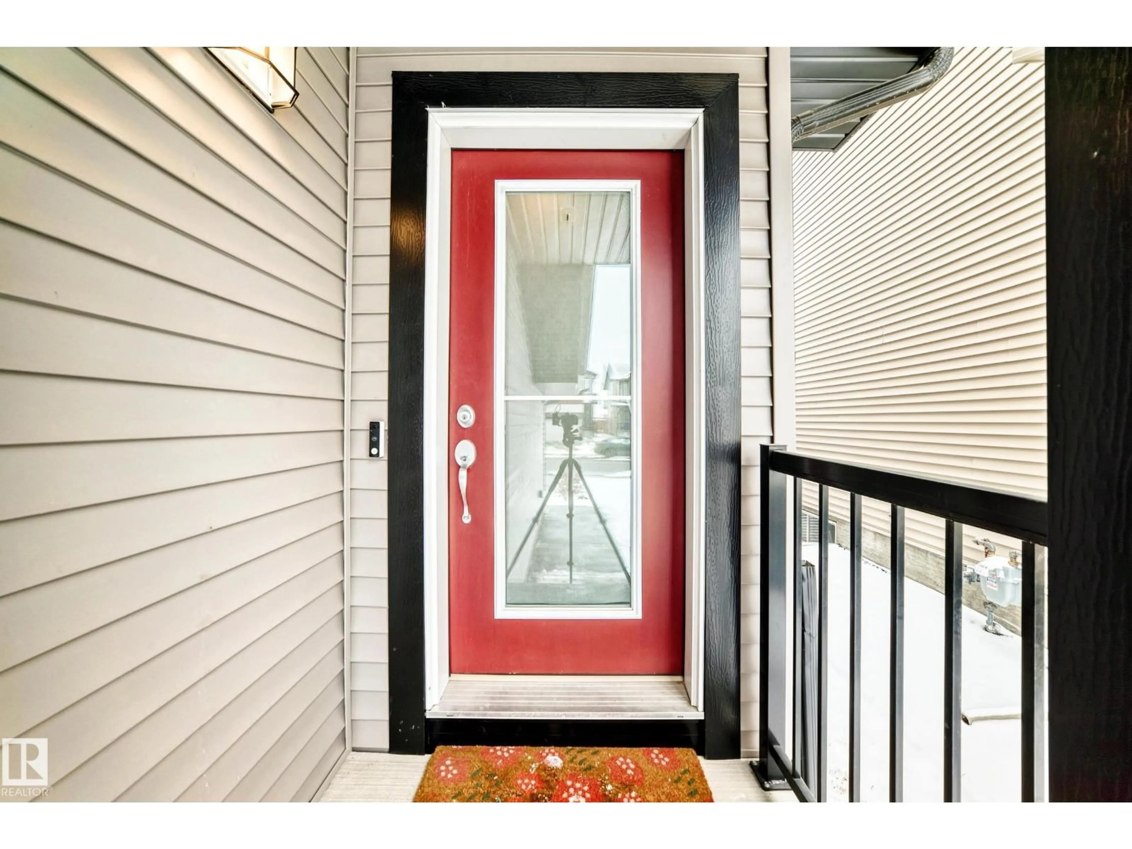 Indoor entryway for 22524 99 AV, Edmonton Alberta T5T7R7