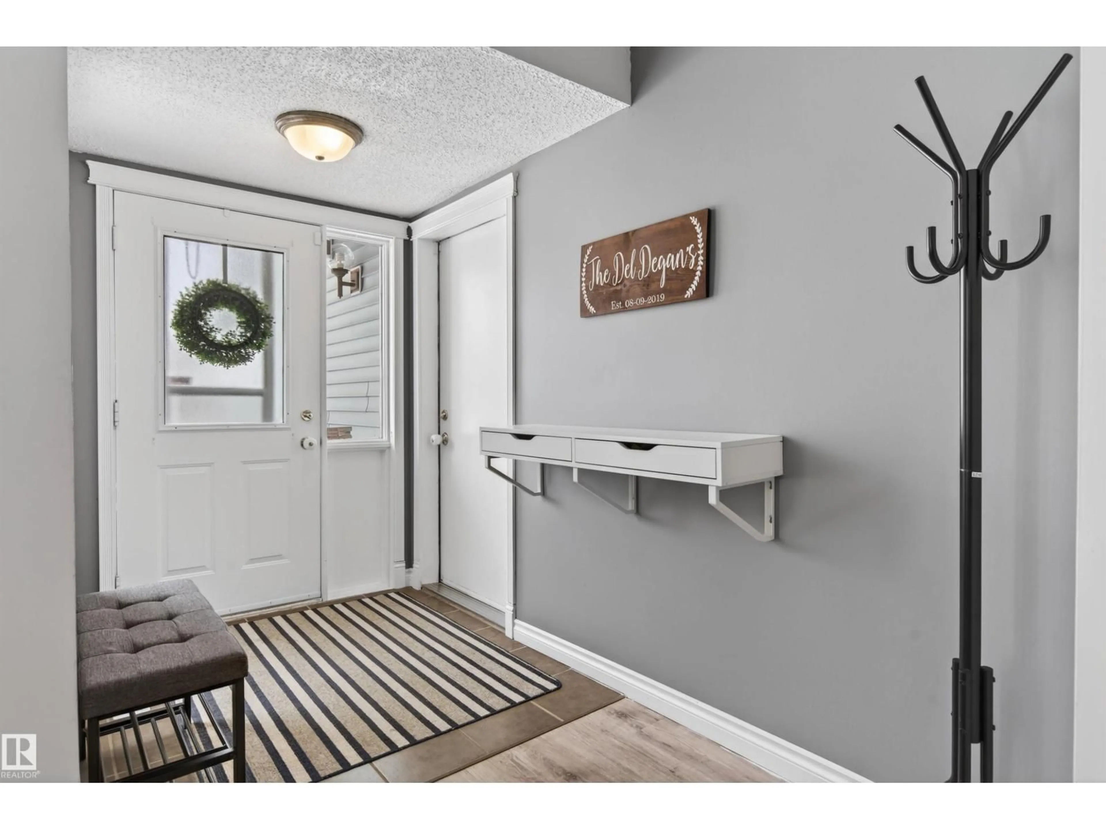Indoor entryway for 208 20A ST, Cold Lake Alberta T9M1G3