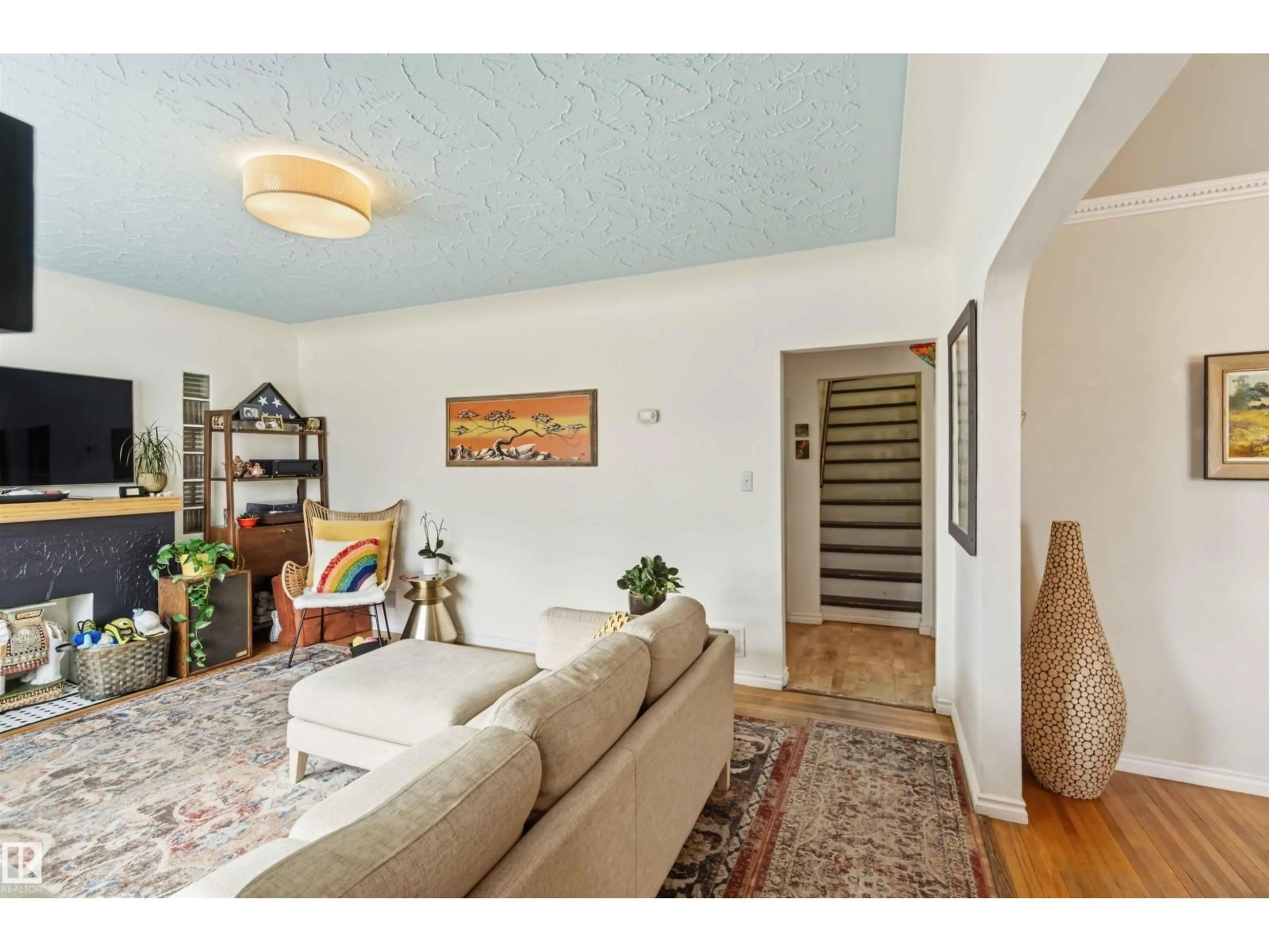 Living room with furniture, unknown for NW - 7408 86 AV, Edmonton Alberta T6H2T7