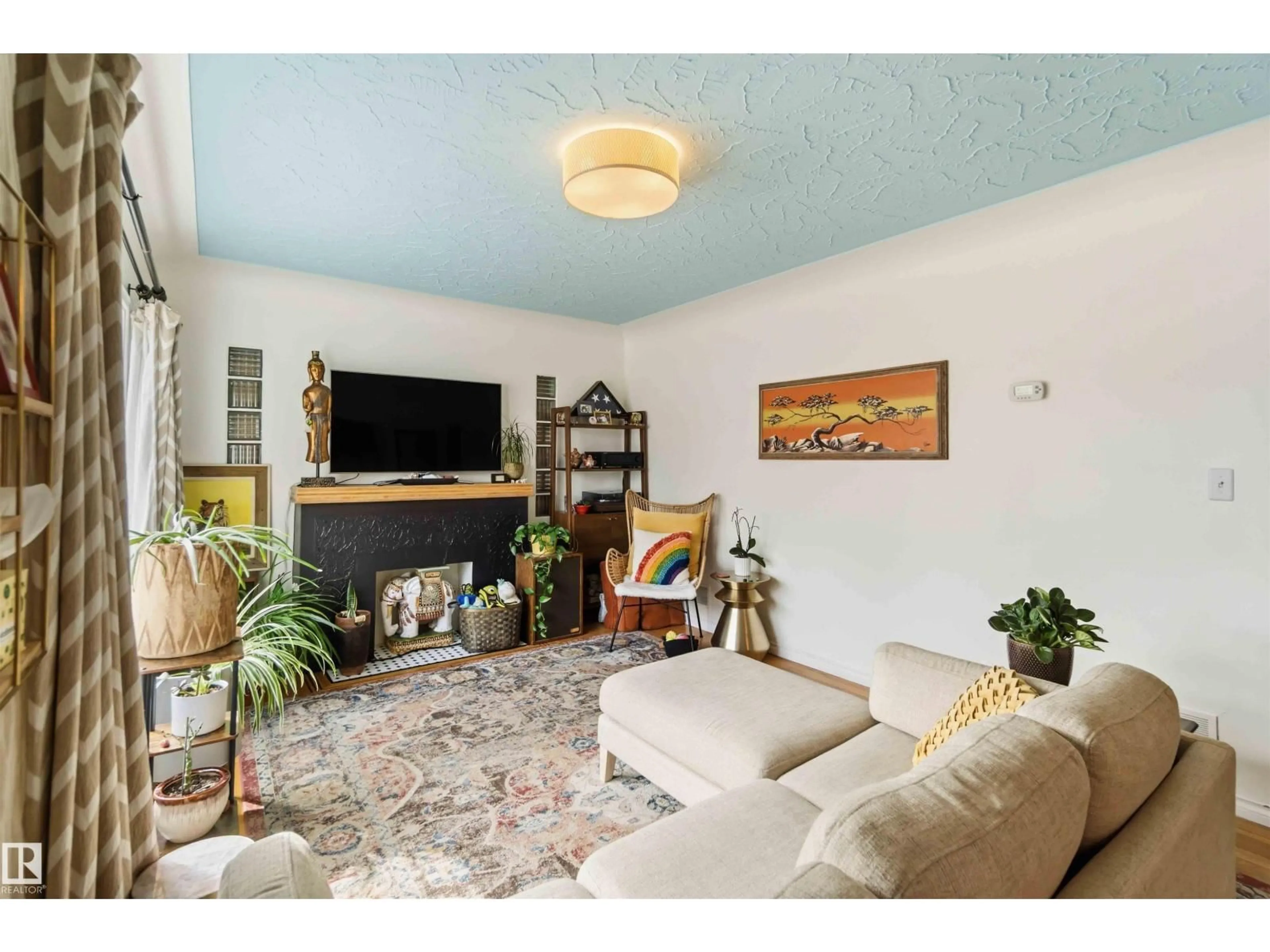 Living room with furniture, unknown for NW - 7408 86 AV, Edmonton Alberta T6H2T7