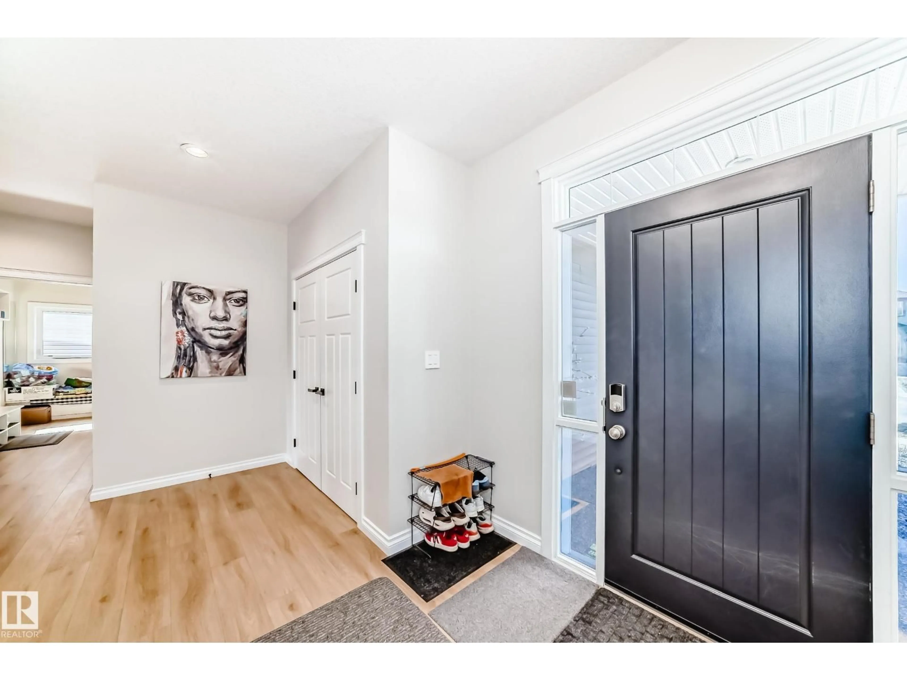 Indoor entryway for 3230 WHITELAW DR, Edmonton Alberta T6W0P7