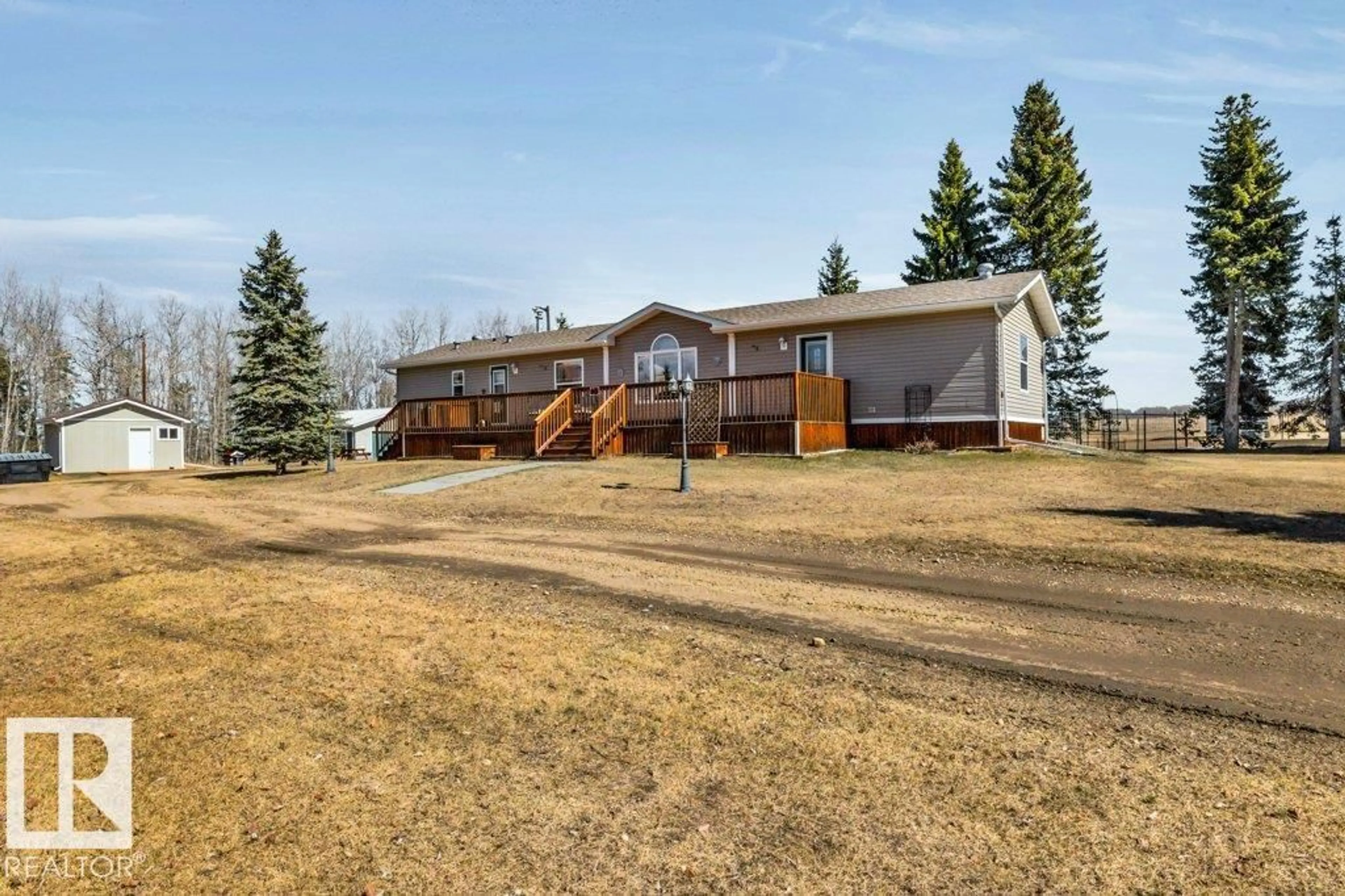 A pic from outside/outdoor area/front of a property/back of a property/a pic from drone, unknown for 463049 HWY 780, Rural Wetaskiwin County Alberta T0C2V0