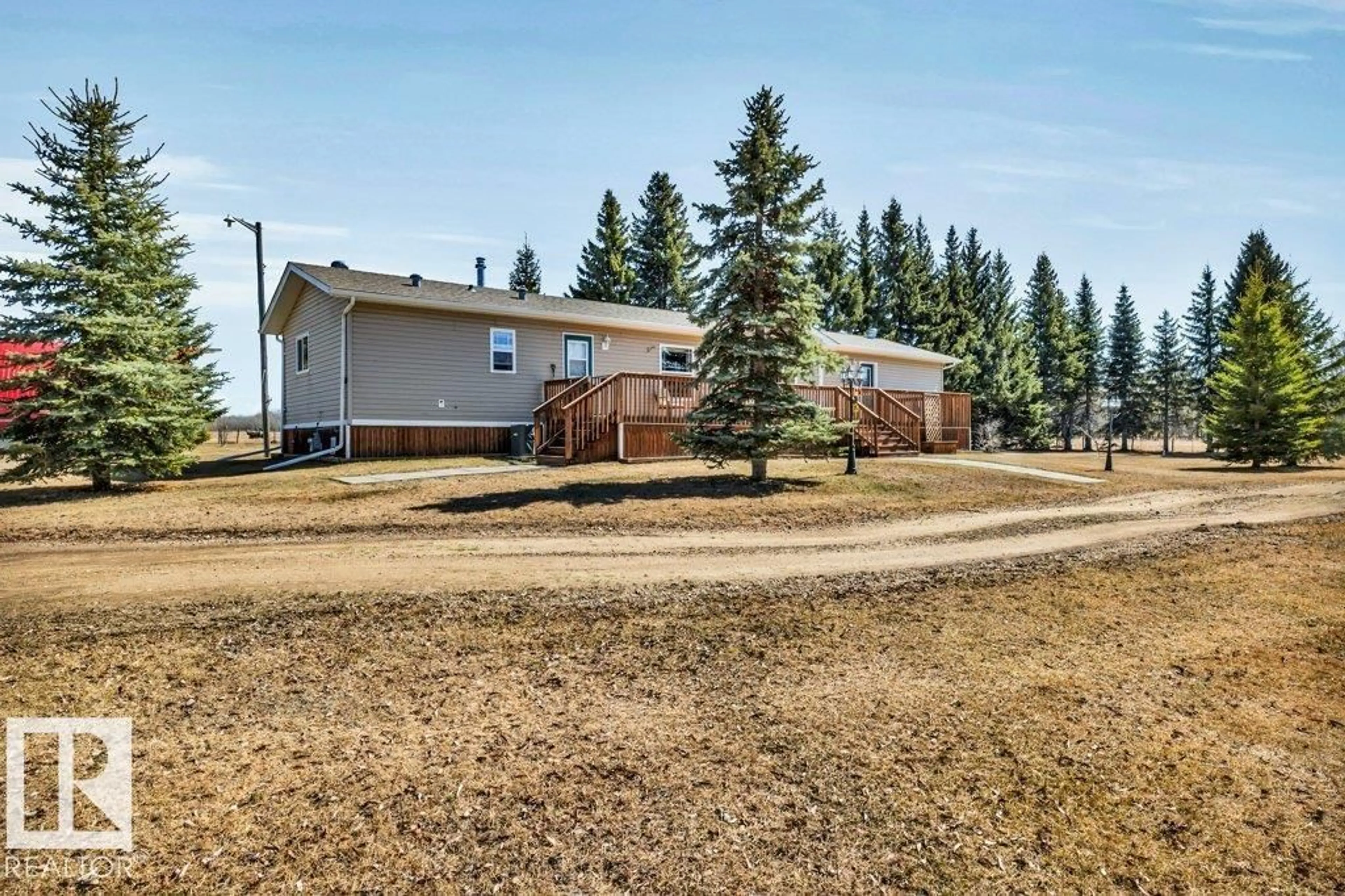 A pic from outside/outdoor area/front of a property/back of a property/a pic from drone, unknown for 463049 HWY 780, Rural Wetaskiwin County Alberta T0C2V0