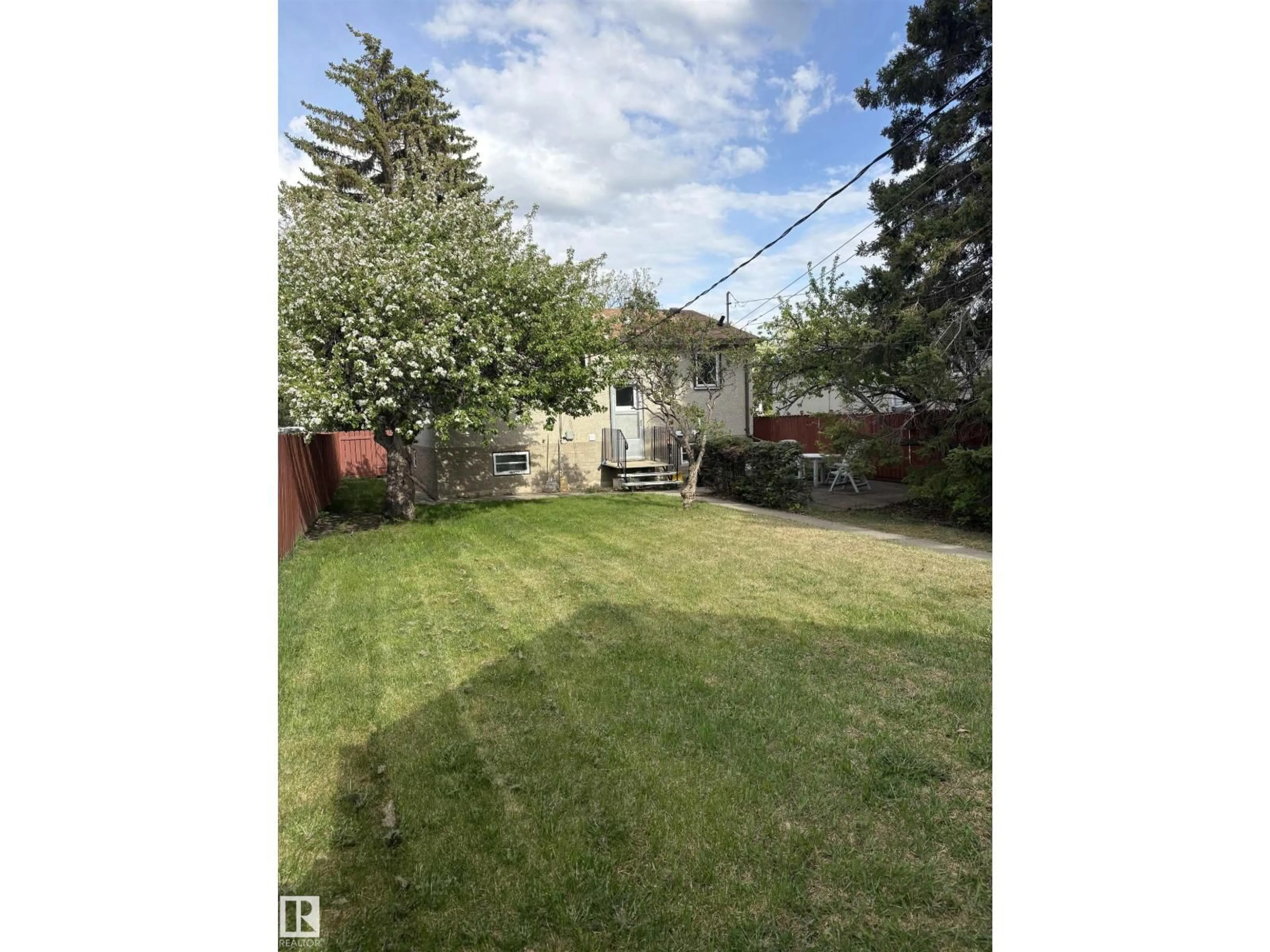 A pic from outside/outdoor area/front of a property/back of a property/a pic from drone, street for NW - 10916 151 ST, Edmonton Alberta T5P1W1