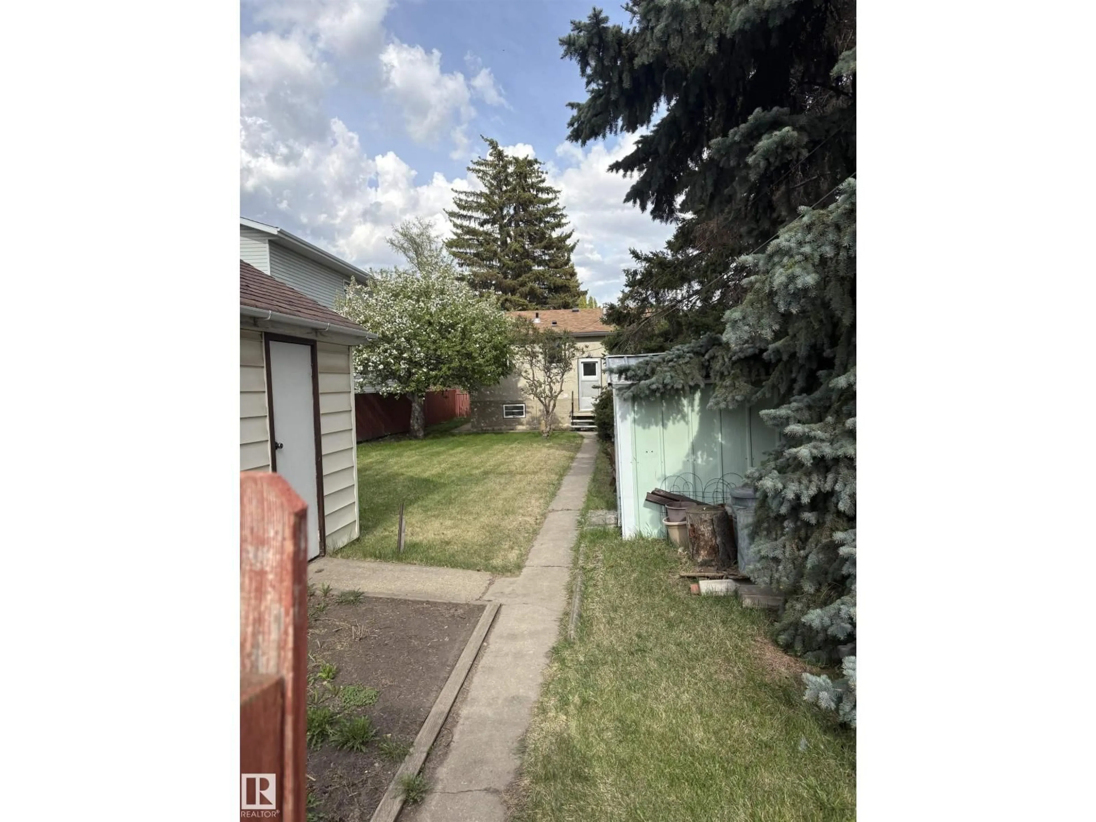 Unknown for NW - 10916 151 ST, Edmonton Alberta T5P1W1
