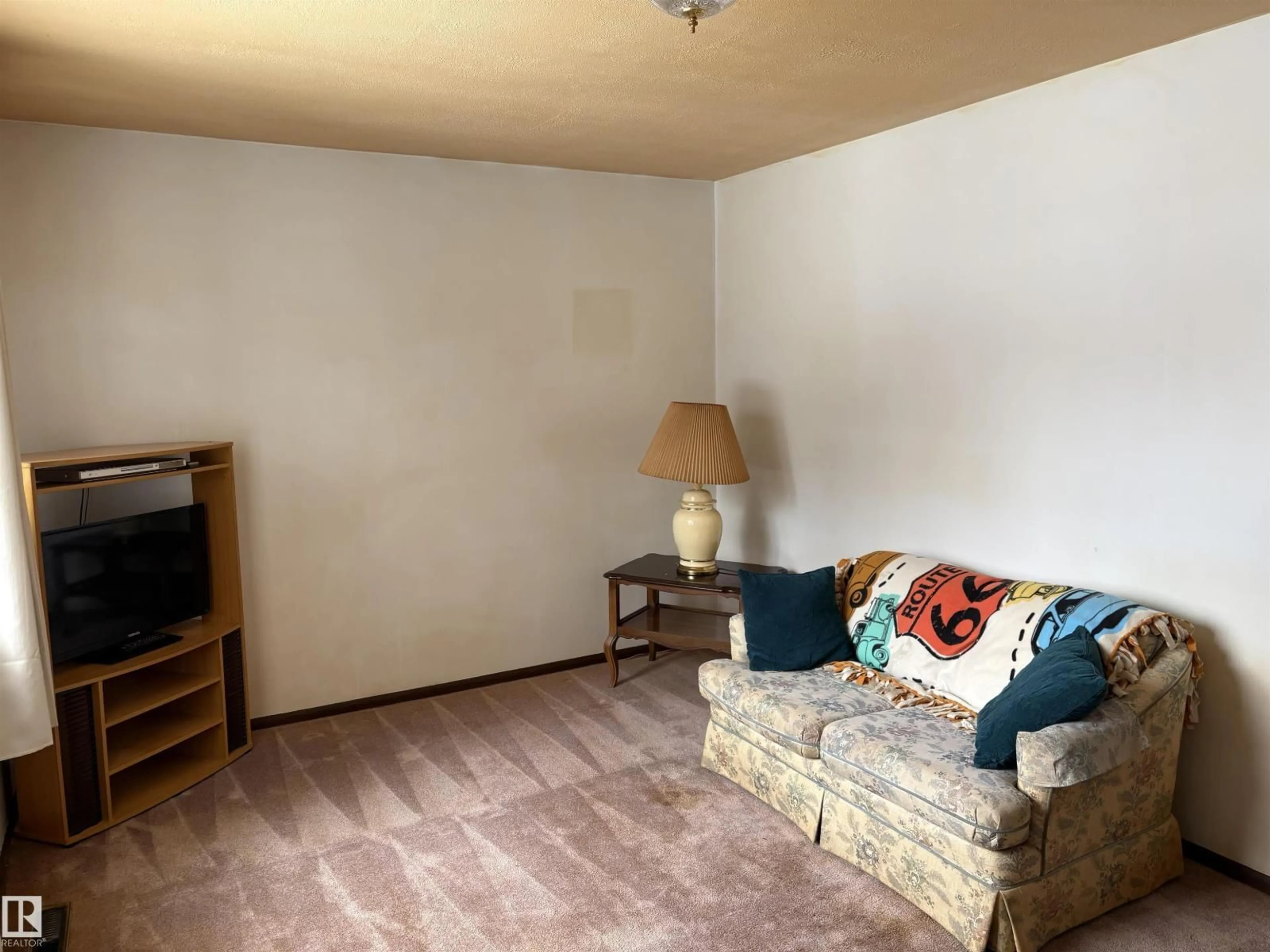 A pic of a room for NW - 10916 151 ST, Edmonton Alberta T5P1W1