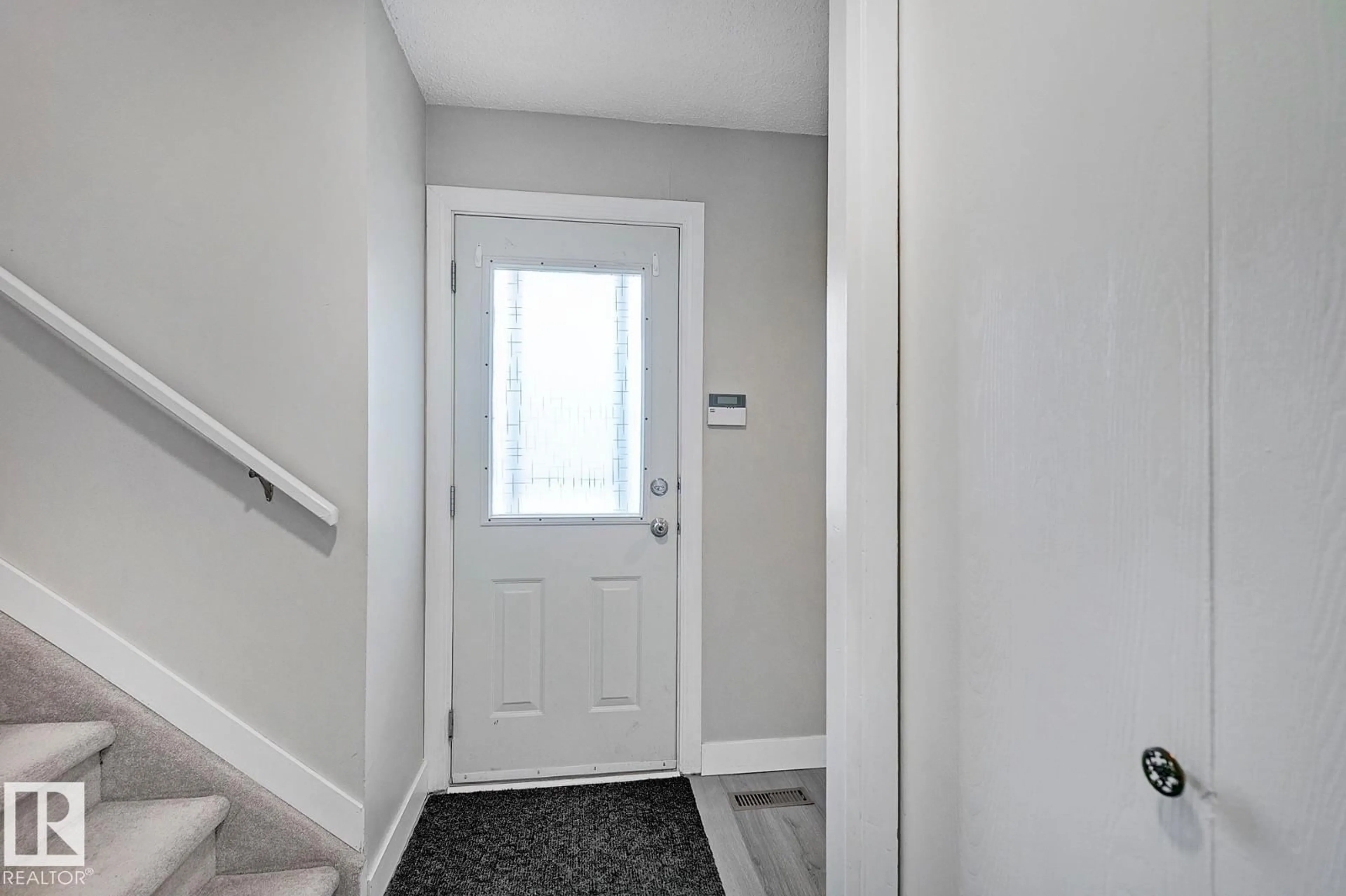 Indoor entryway for 1767 LAKEWOOD RD, Edmonton Alberta T6K3B8