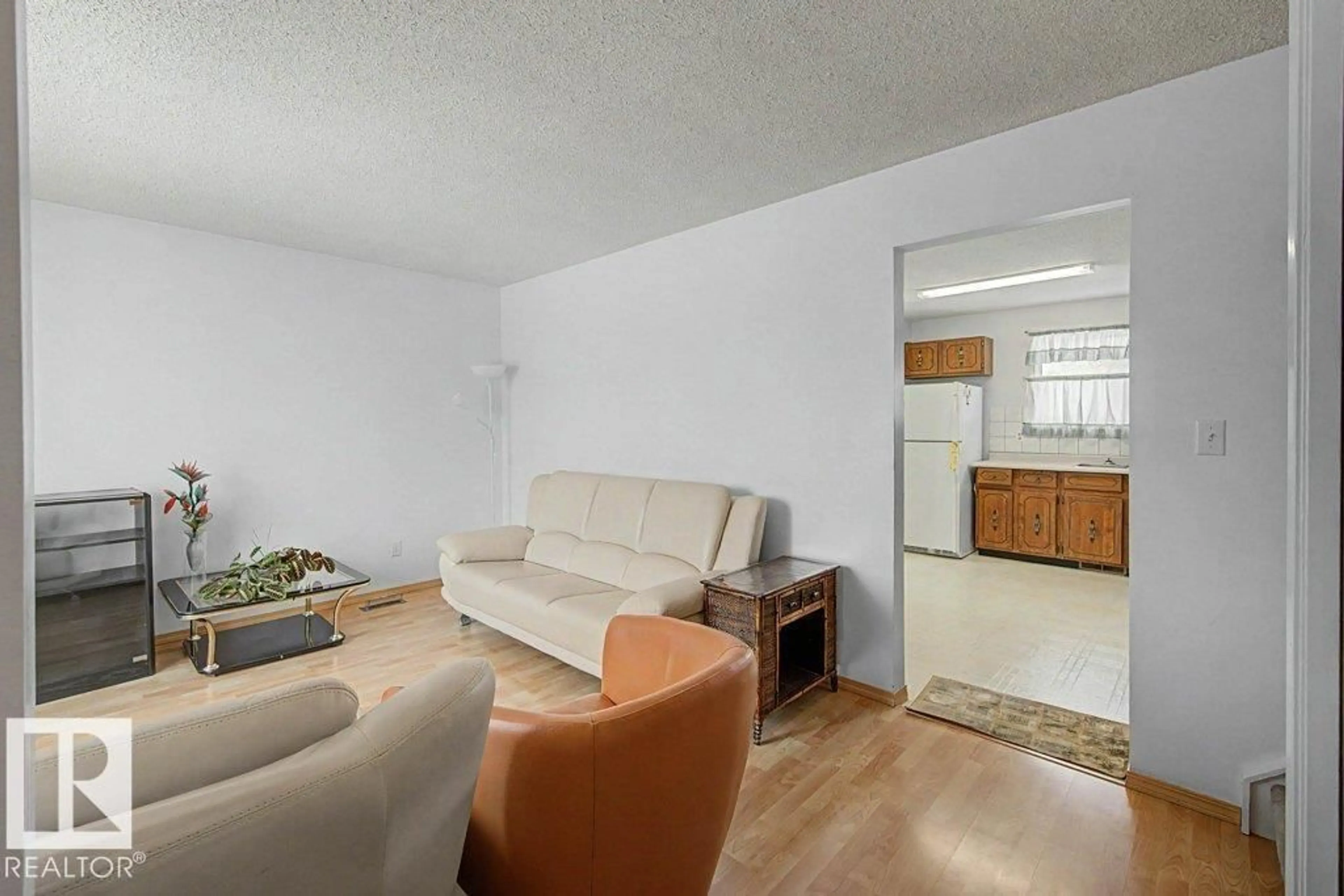 Living room with furniture, unknown for 691 WARWICK RD, Edmonton Alberta T5X4R2