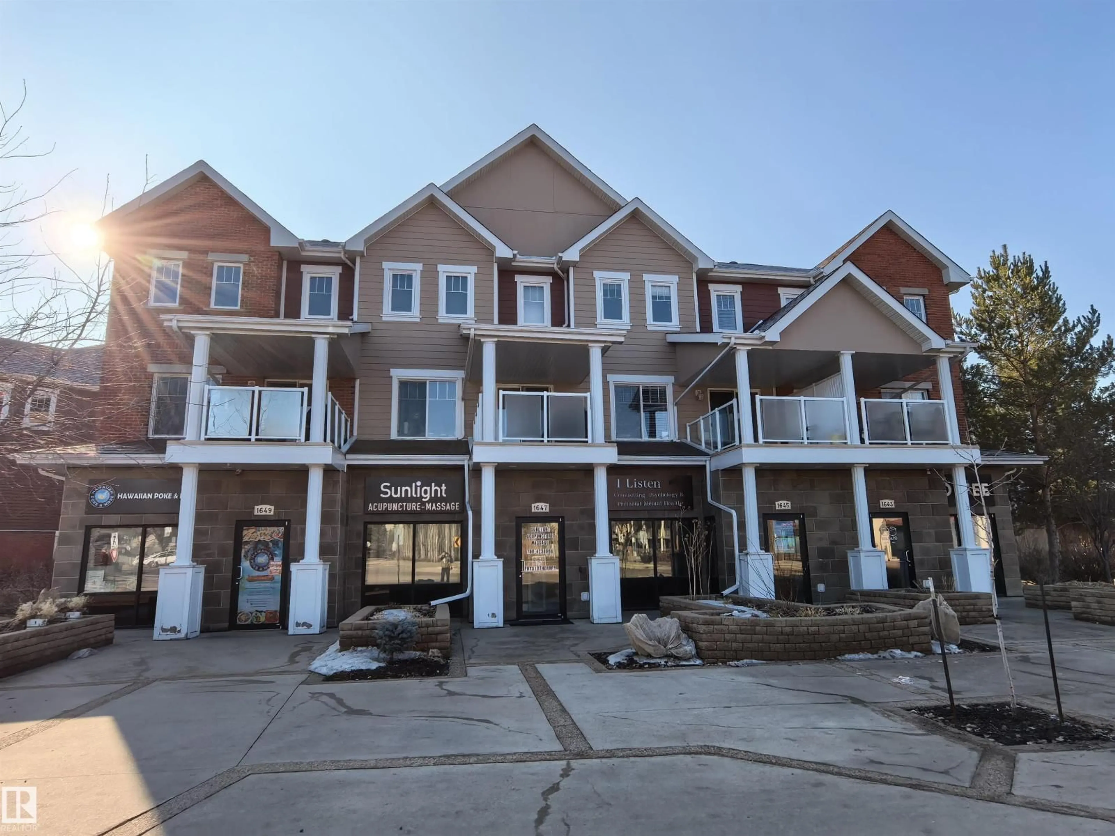 A pic from outside/outdoor area/front of a property/back of a property/a pic from drone, building for 1649 TOWNE CENTRE BLVD, Edmonton Alberta T6R0S3