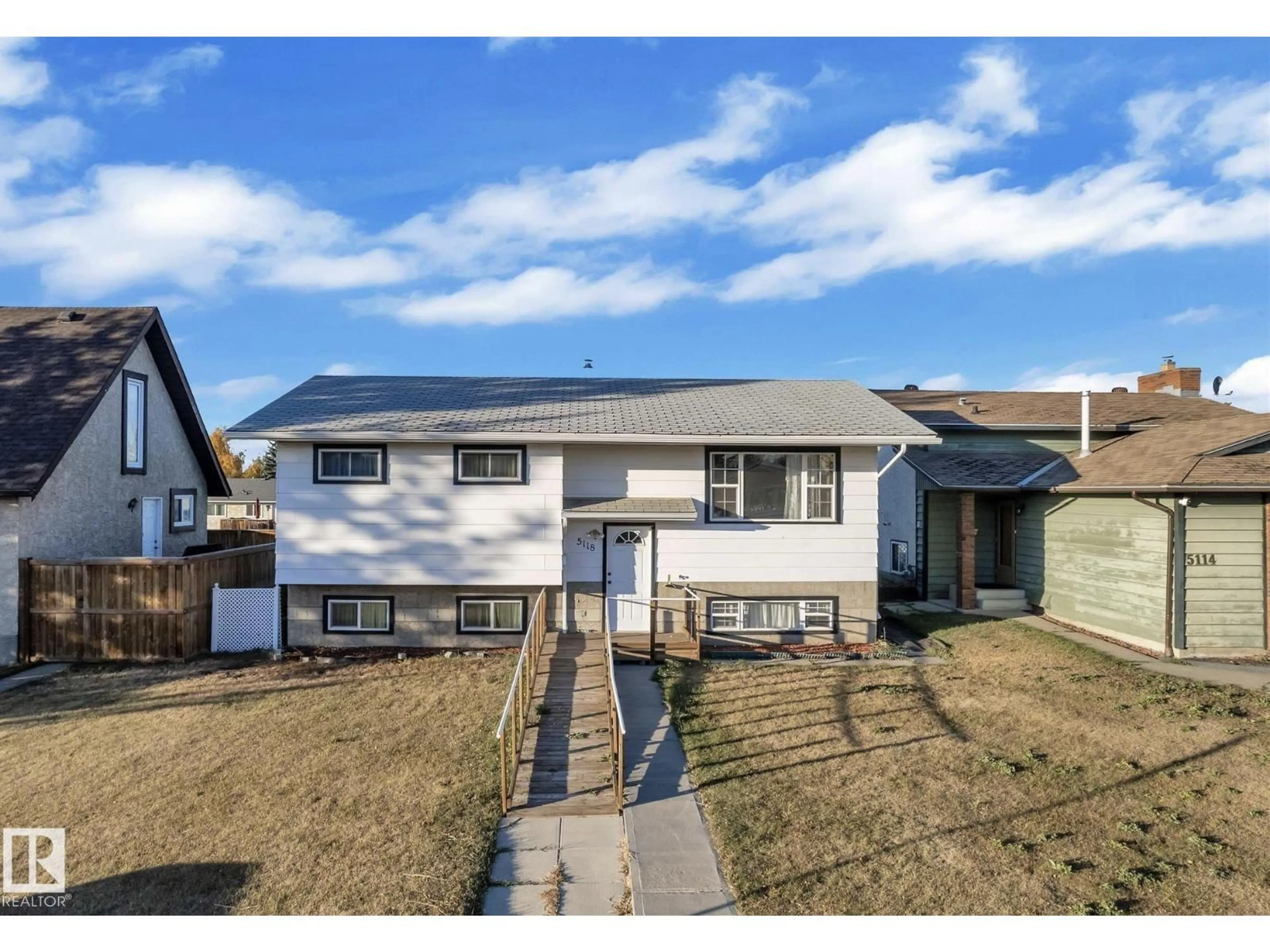 A pic from outside/outdoor area/front of a property/back of a property/a pic from drone, unknown for 5118 17A AVE, Edmonton Alberta T6L1A6