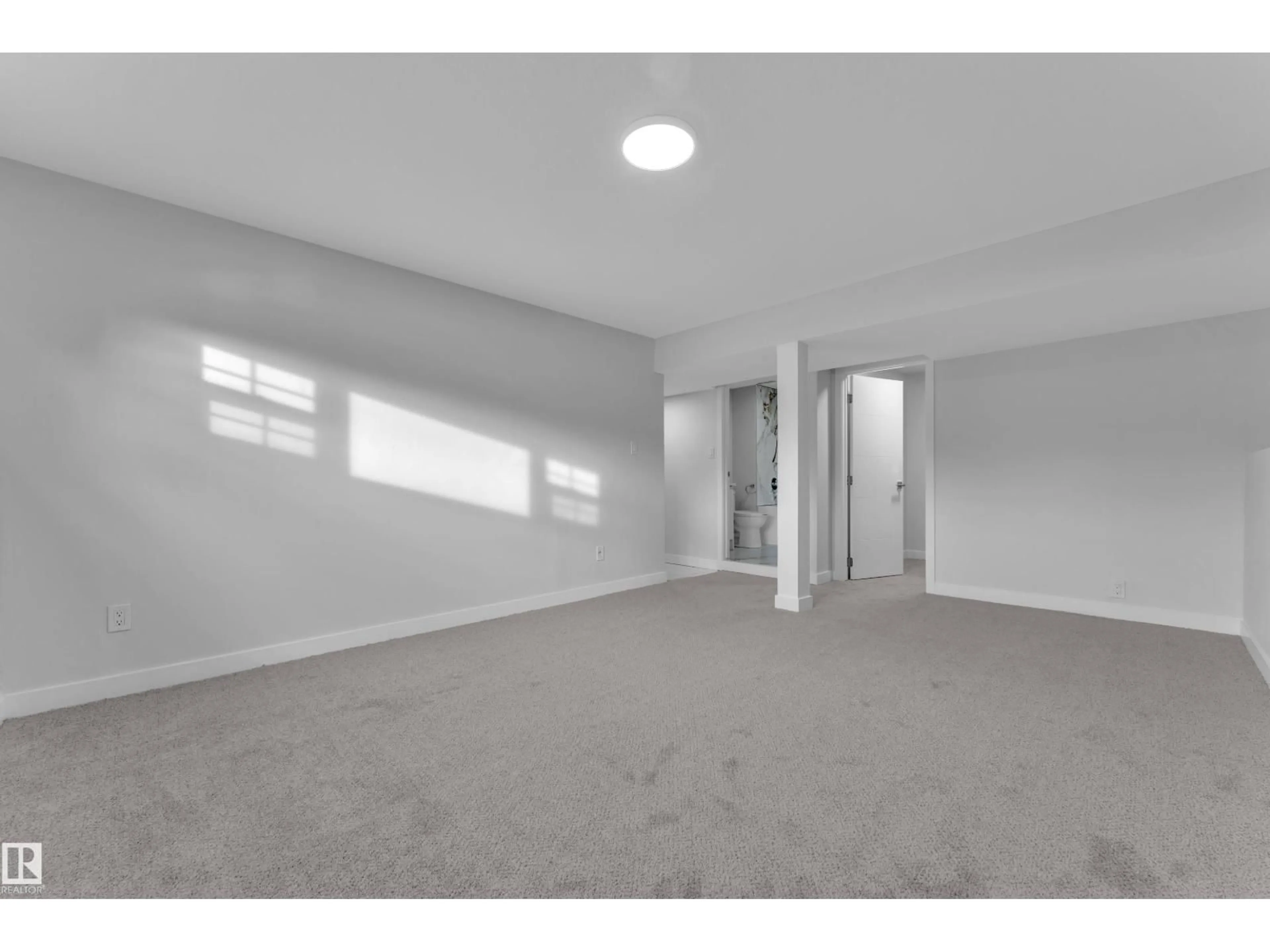 A pic of a room for 5118 17A AVE, Edmonton Alberta T6L1A6