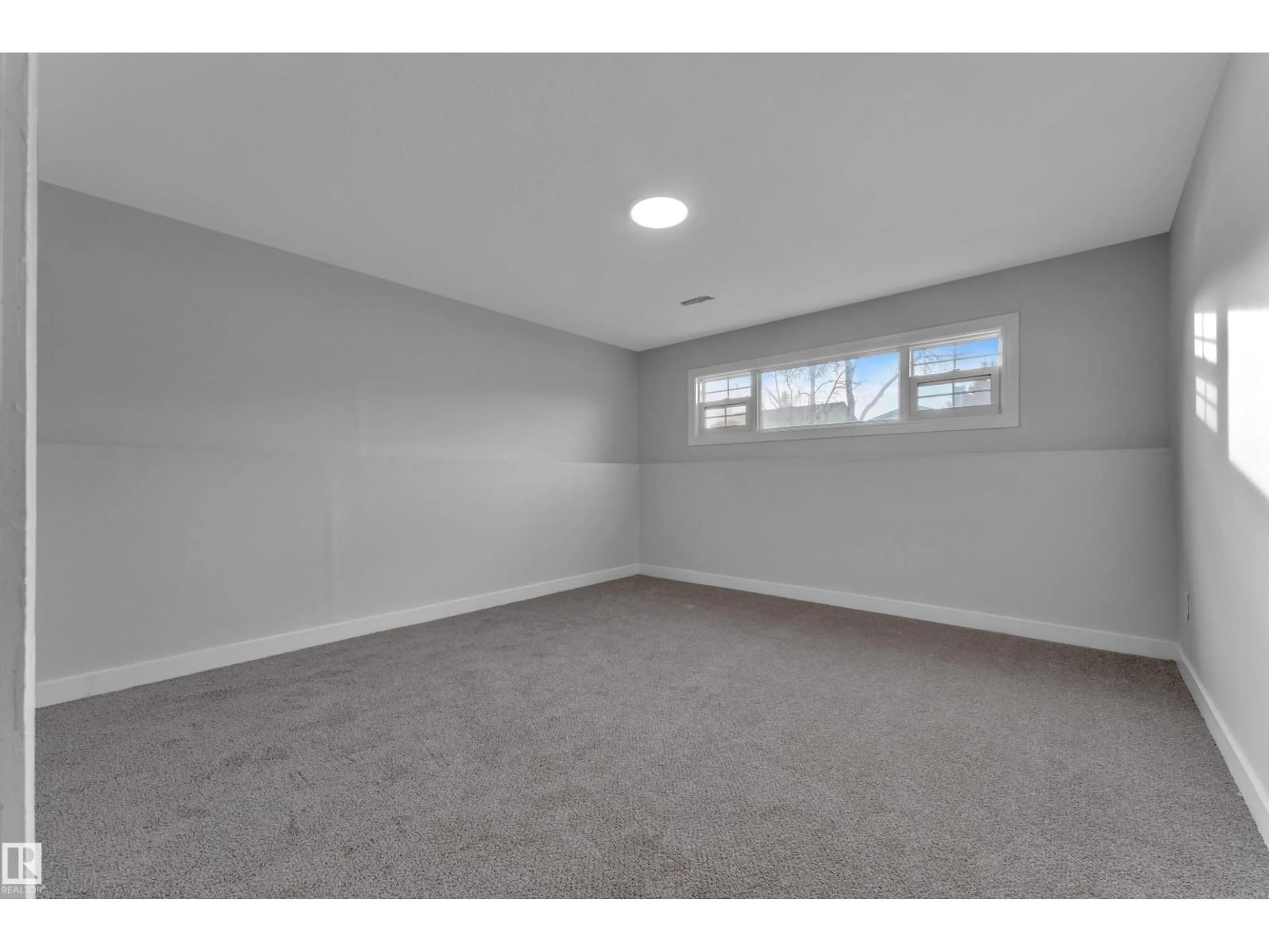 A pic of a room for 5118 17A AVE, Edmonton Alberta T6L1A6