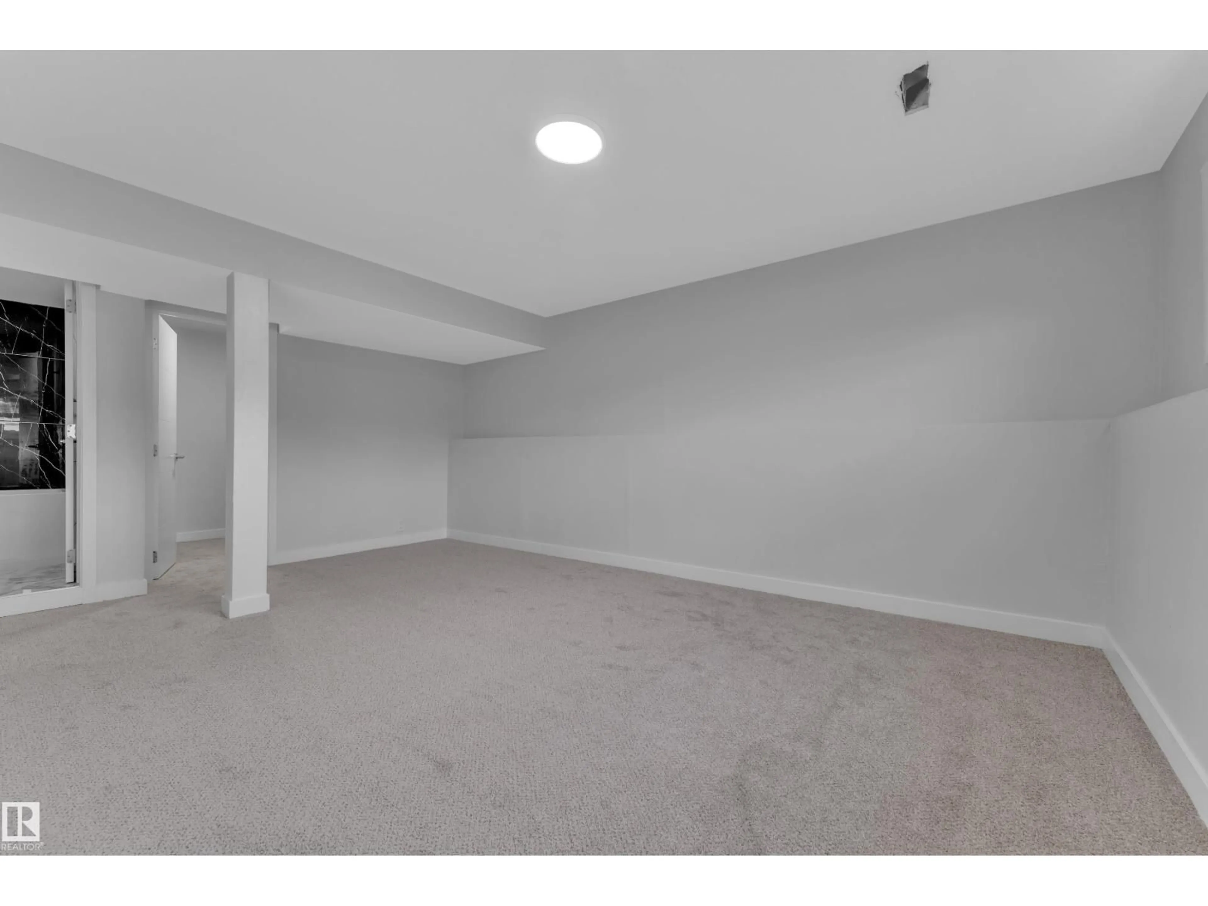 A pic of a room for 5118 17A AVE, Edmonton Alberta T6L1A6