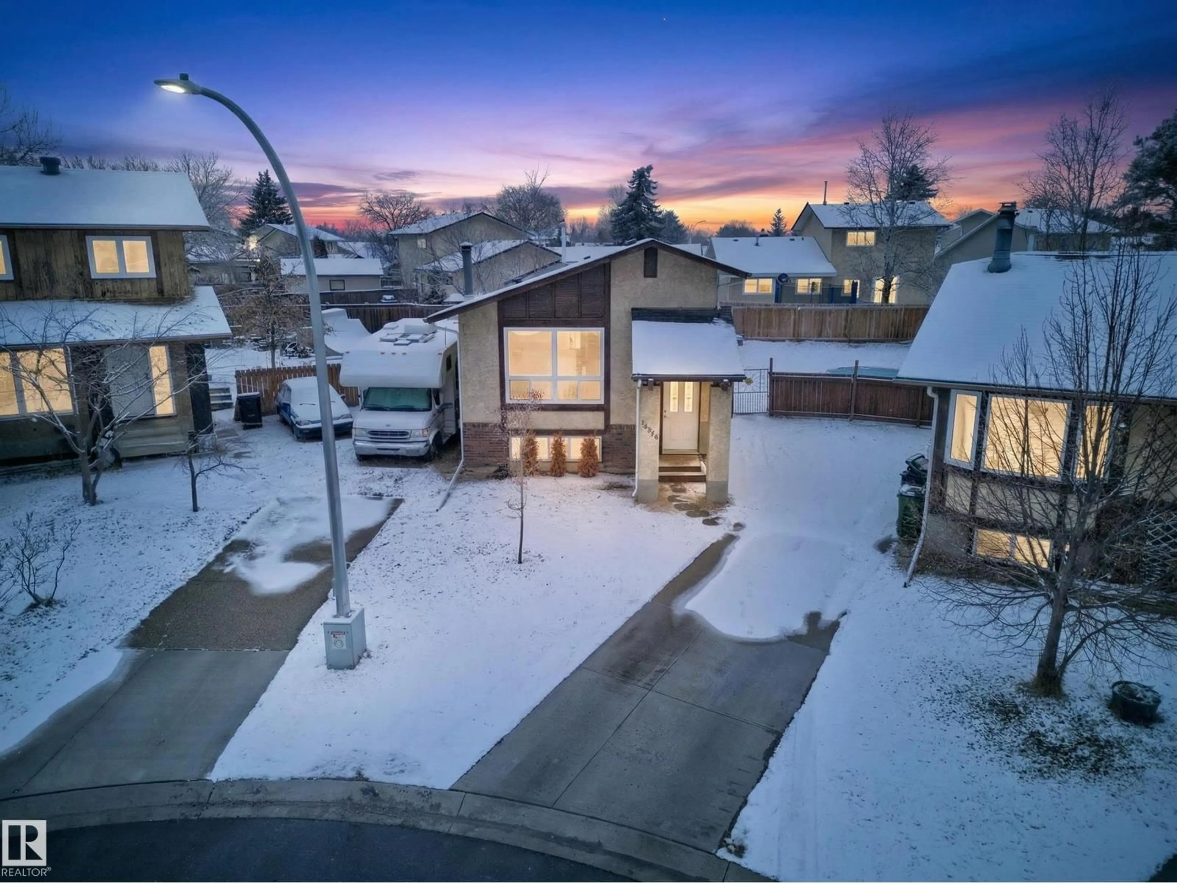 A pic from outside/outdoor area/front of a property/back of a property/a pic from drone, street for 16946 101 ST, Edmonton Alberta T5X4M4