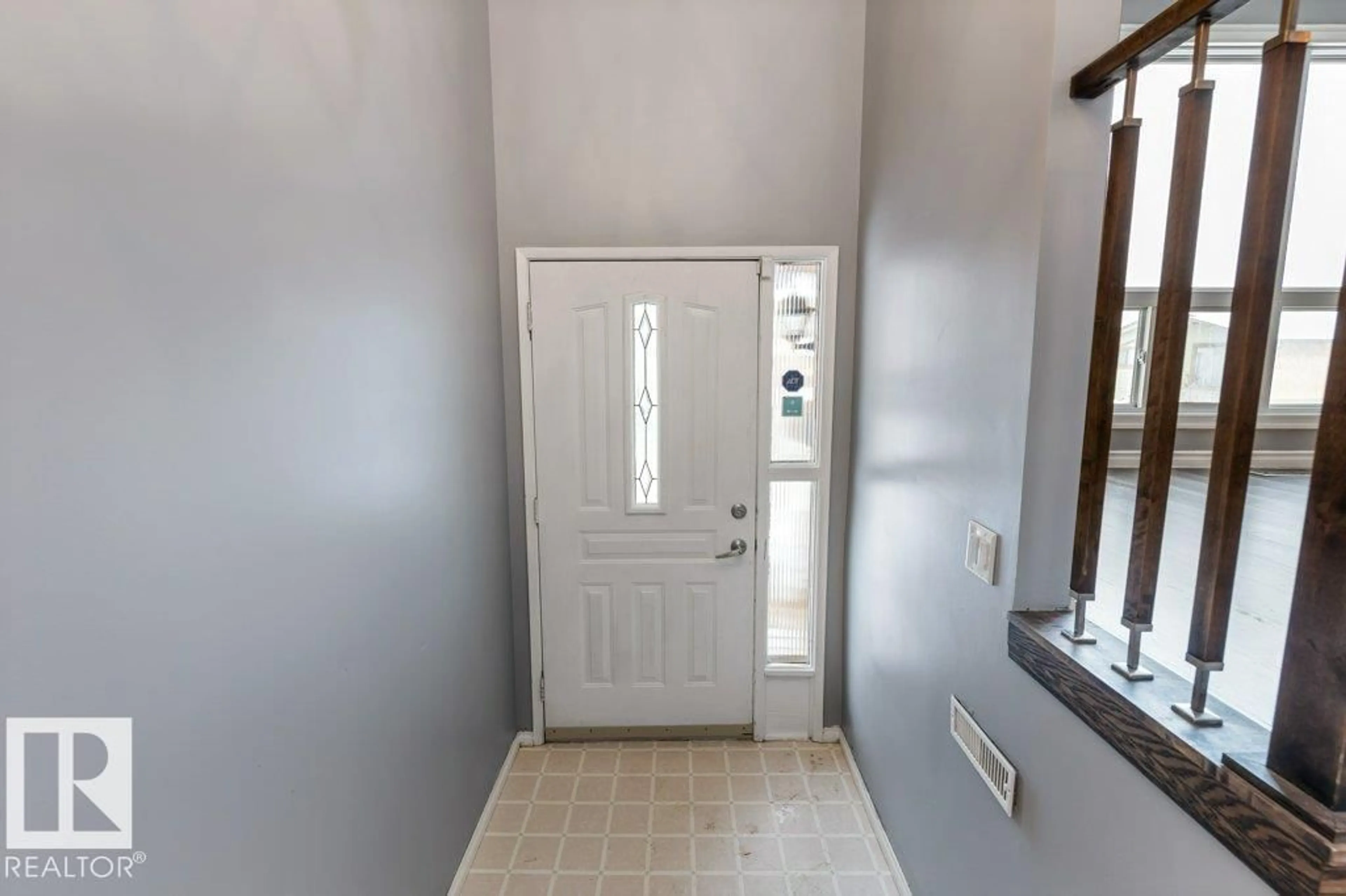 Indoor entryway for 16946 101 ST, Edmonton Alberta T5X4M4