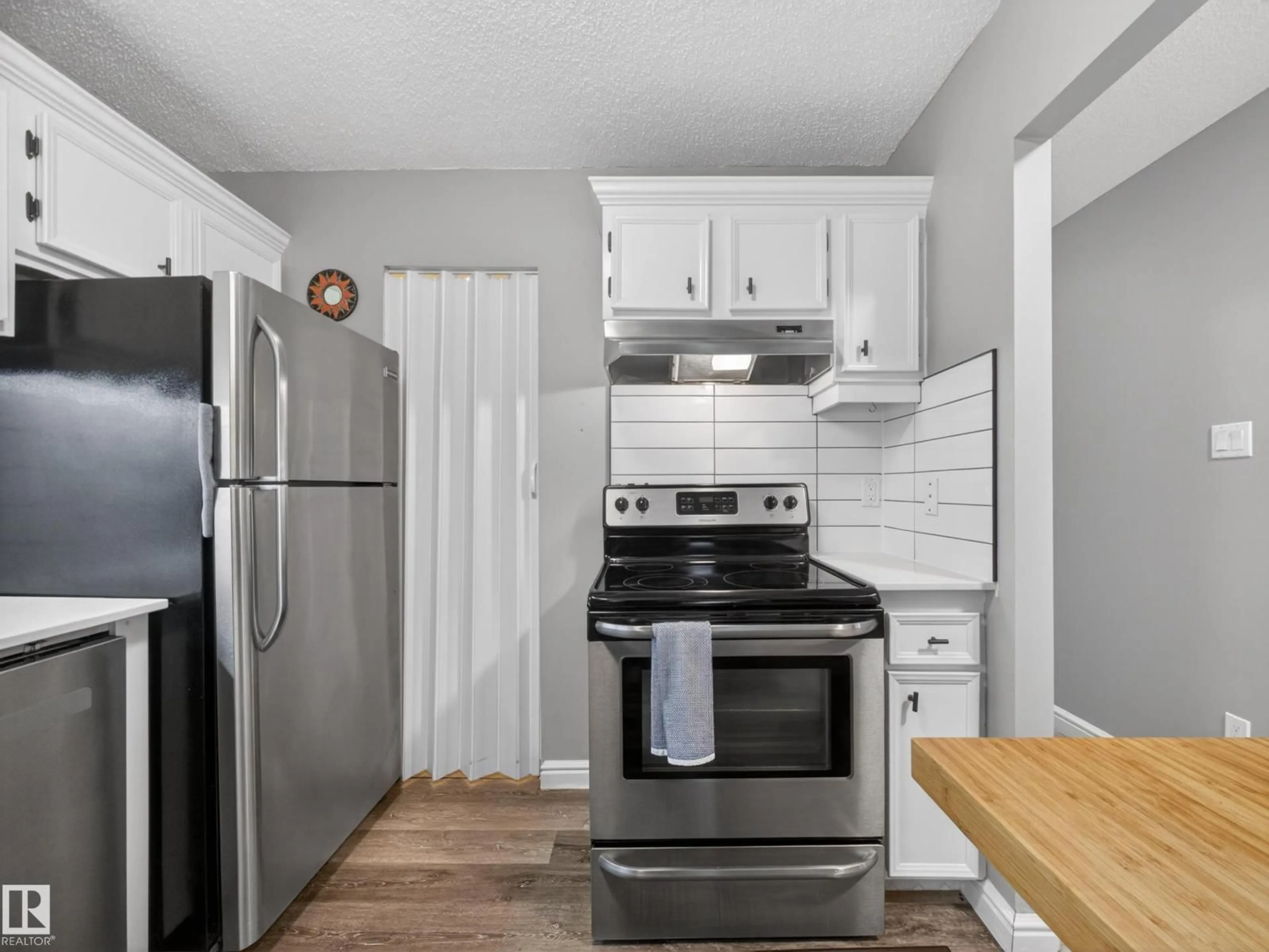 Standard kitchen, unknown for 165 2703 79 ST NW, Edmonton Alberta T6K3Z6