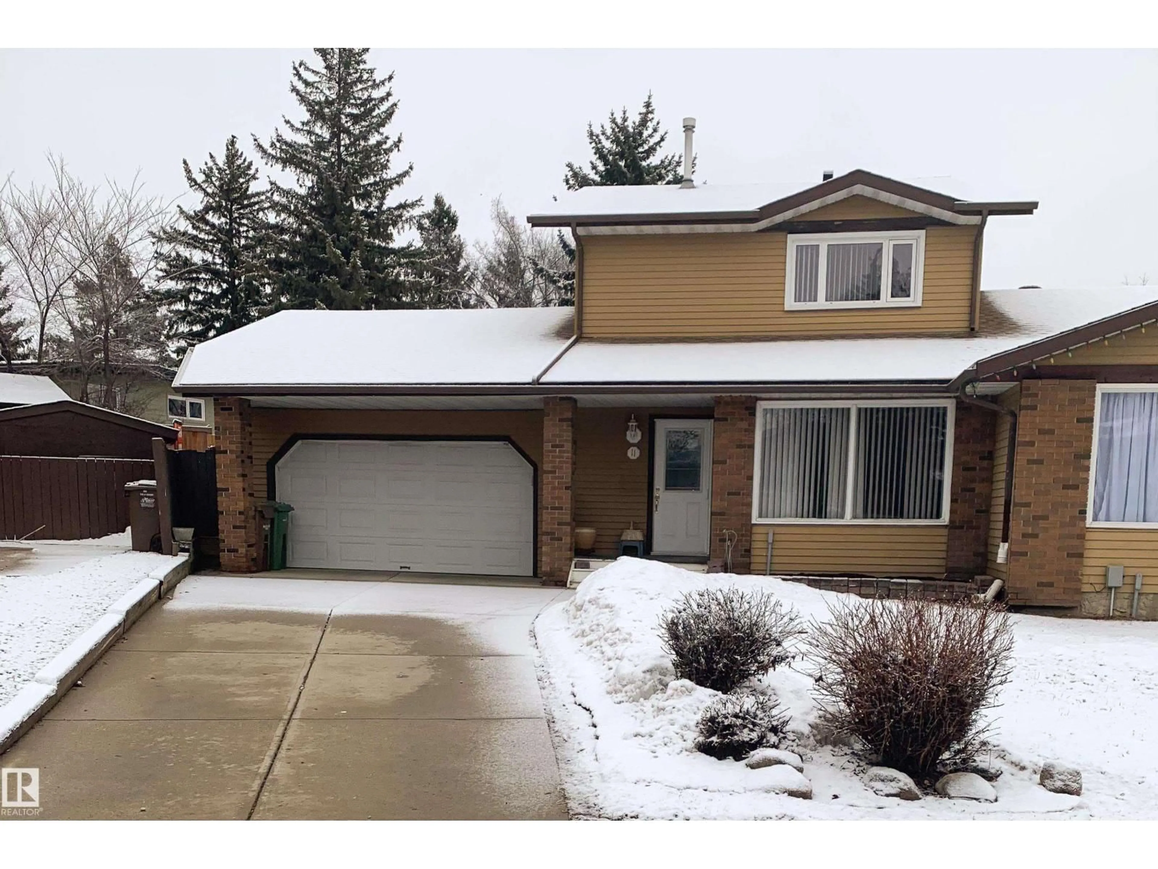 Home with vinyl exterior material, street for 11 GRANADA PL, St. Albert Alberta T8N3C3