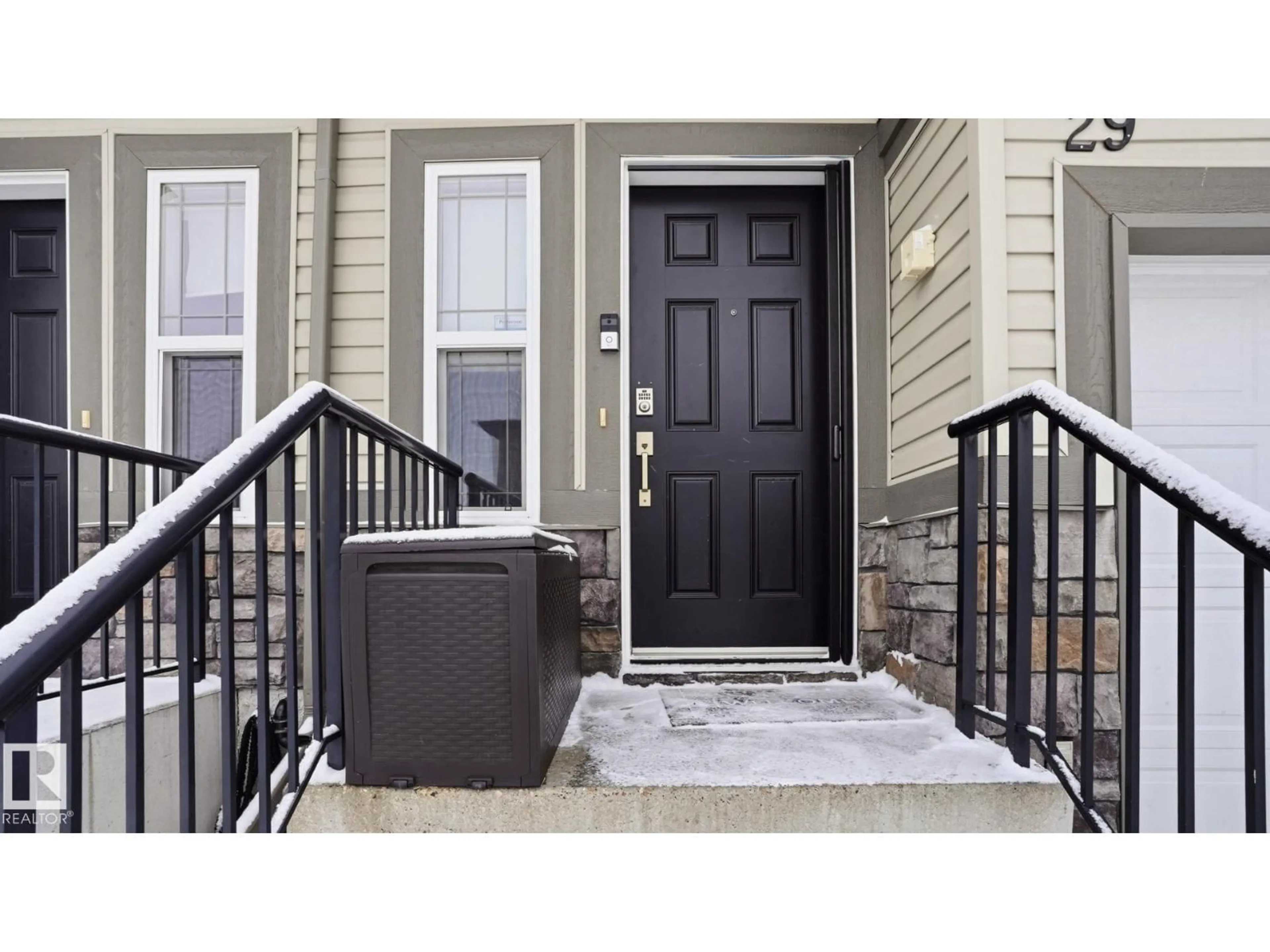 Indoor entryway for 29 9511 102 AV NW, Morinville Alberta T8R0C6
