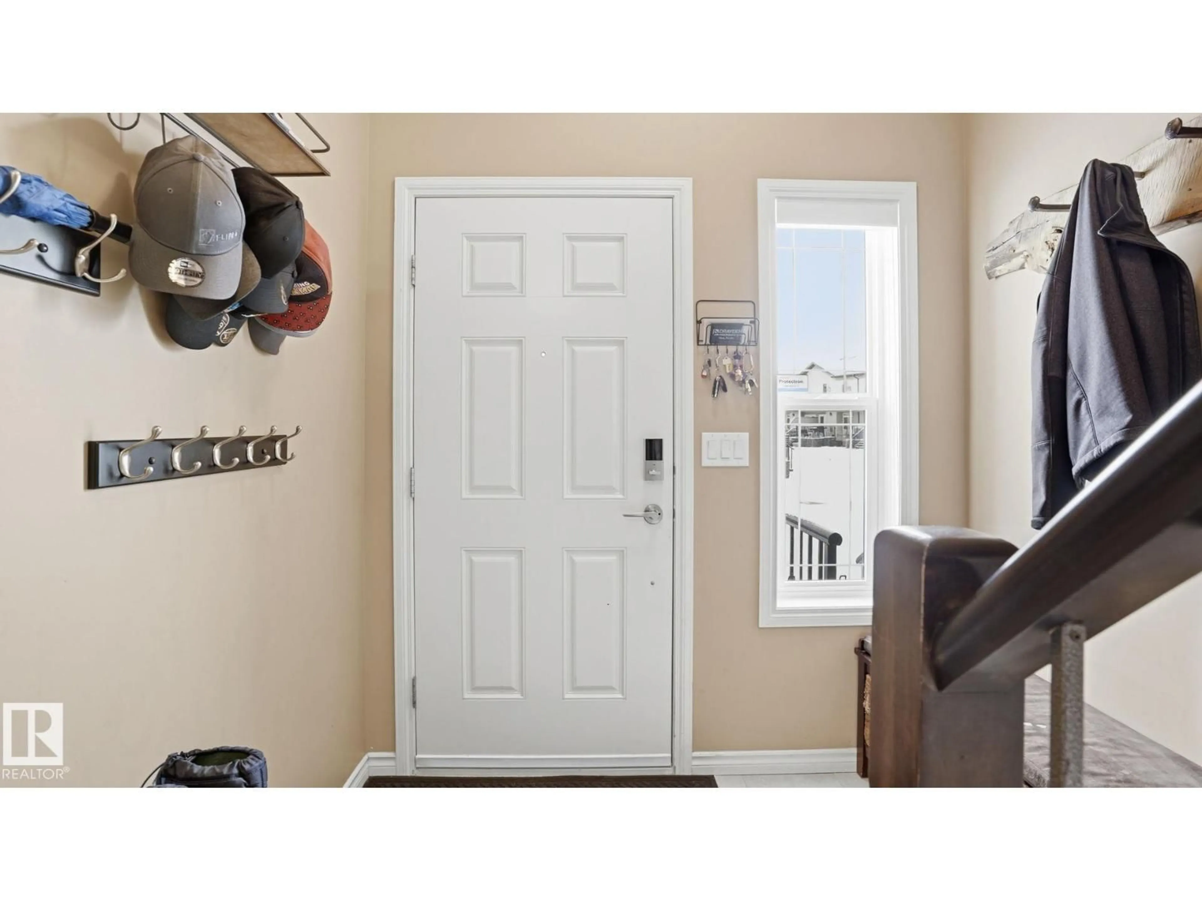 Indoor entryway for 29 9511 102 AV NW, Morinville Alberta T8R0C6