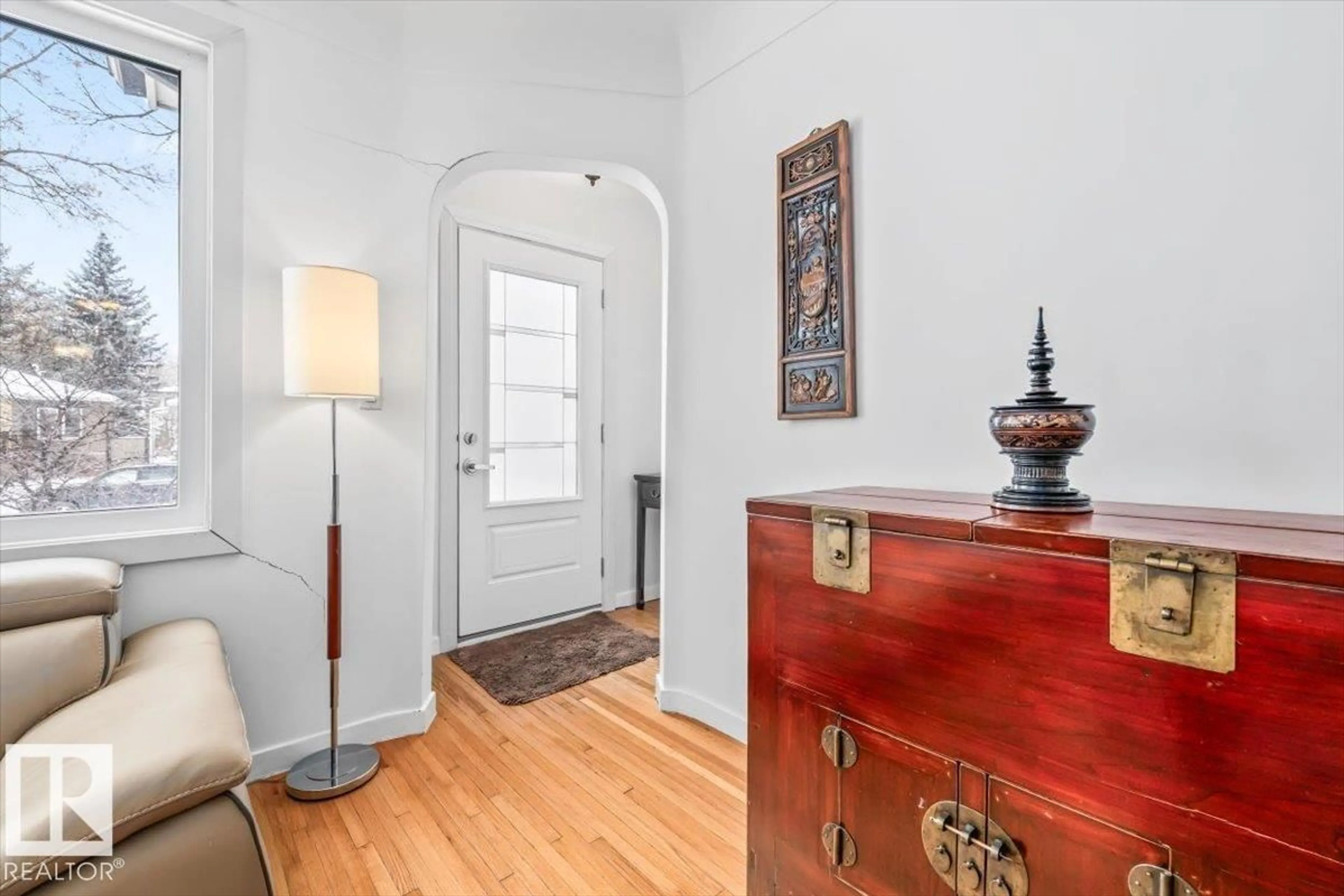 Indoor entryway for 11107 78 AV, Edmonton Alberta T6G0M5