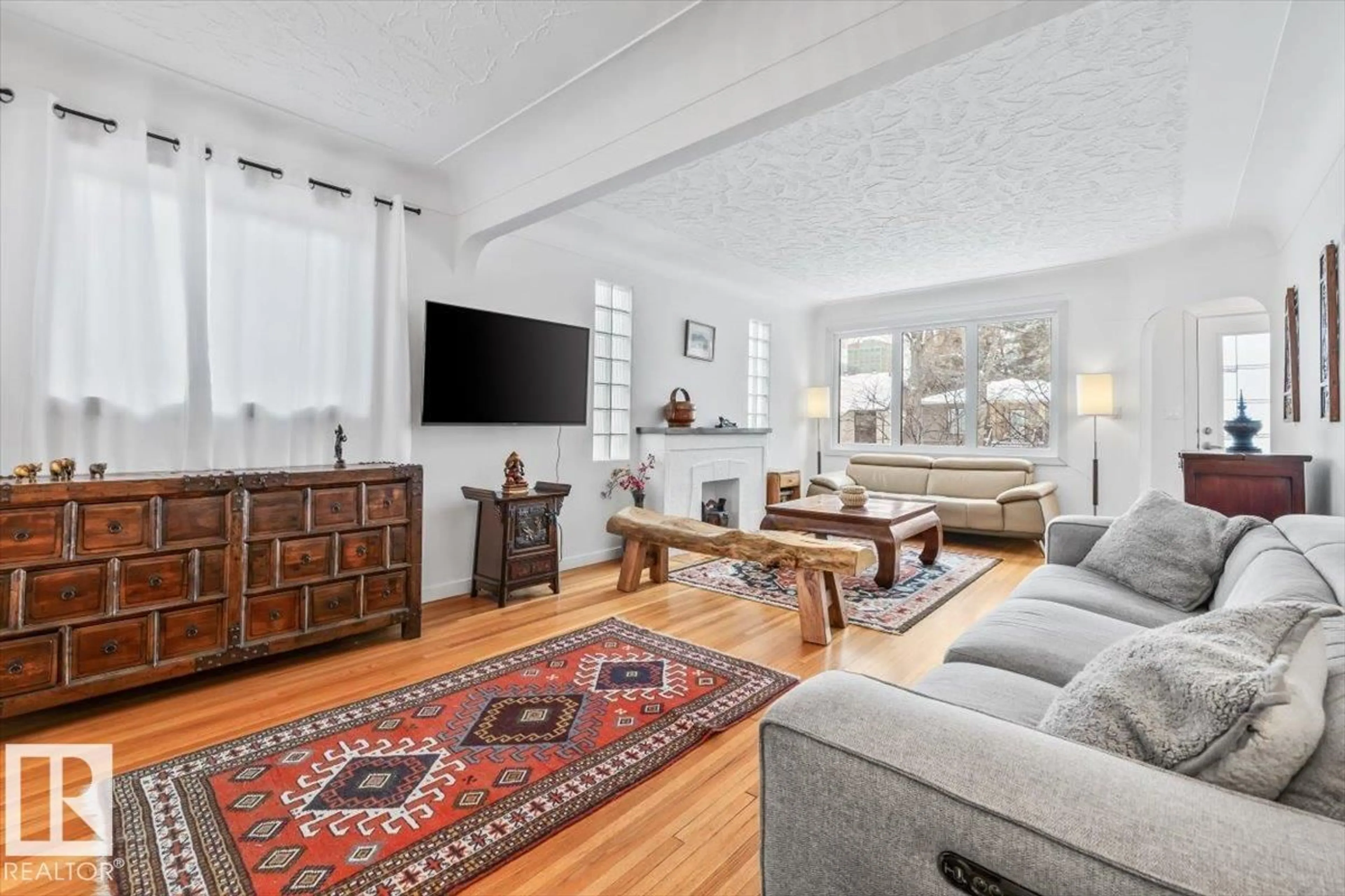 Living room with furniture, unknown for 11107 78 AV, Edmonton Alberta T6G0M5