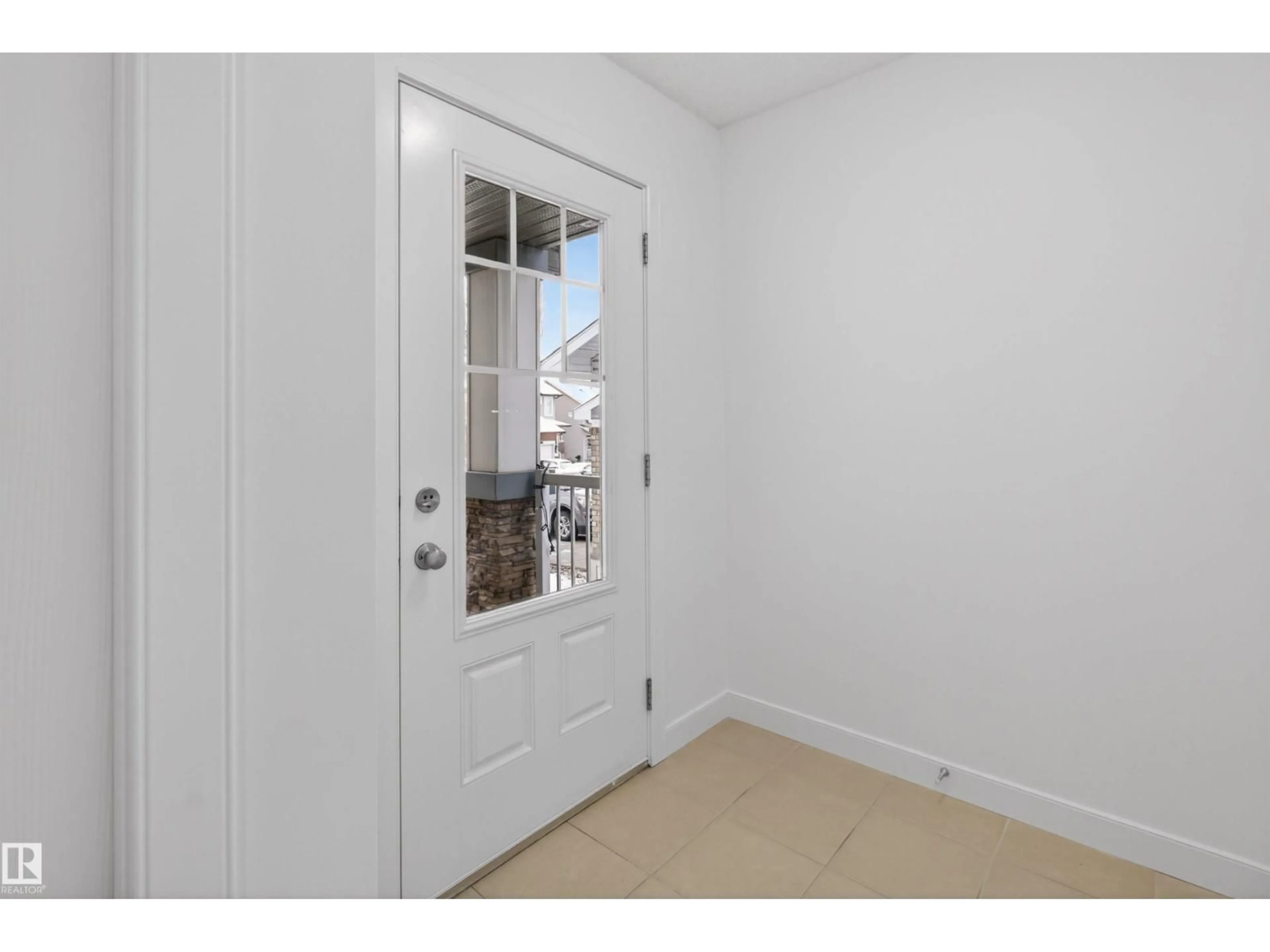 Indoor entryway for 6030 SUNBROOK LD, Sherwood Park Alberta T8H0J5