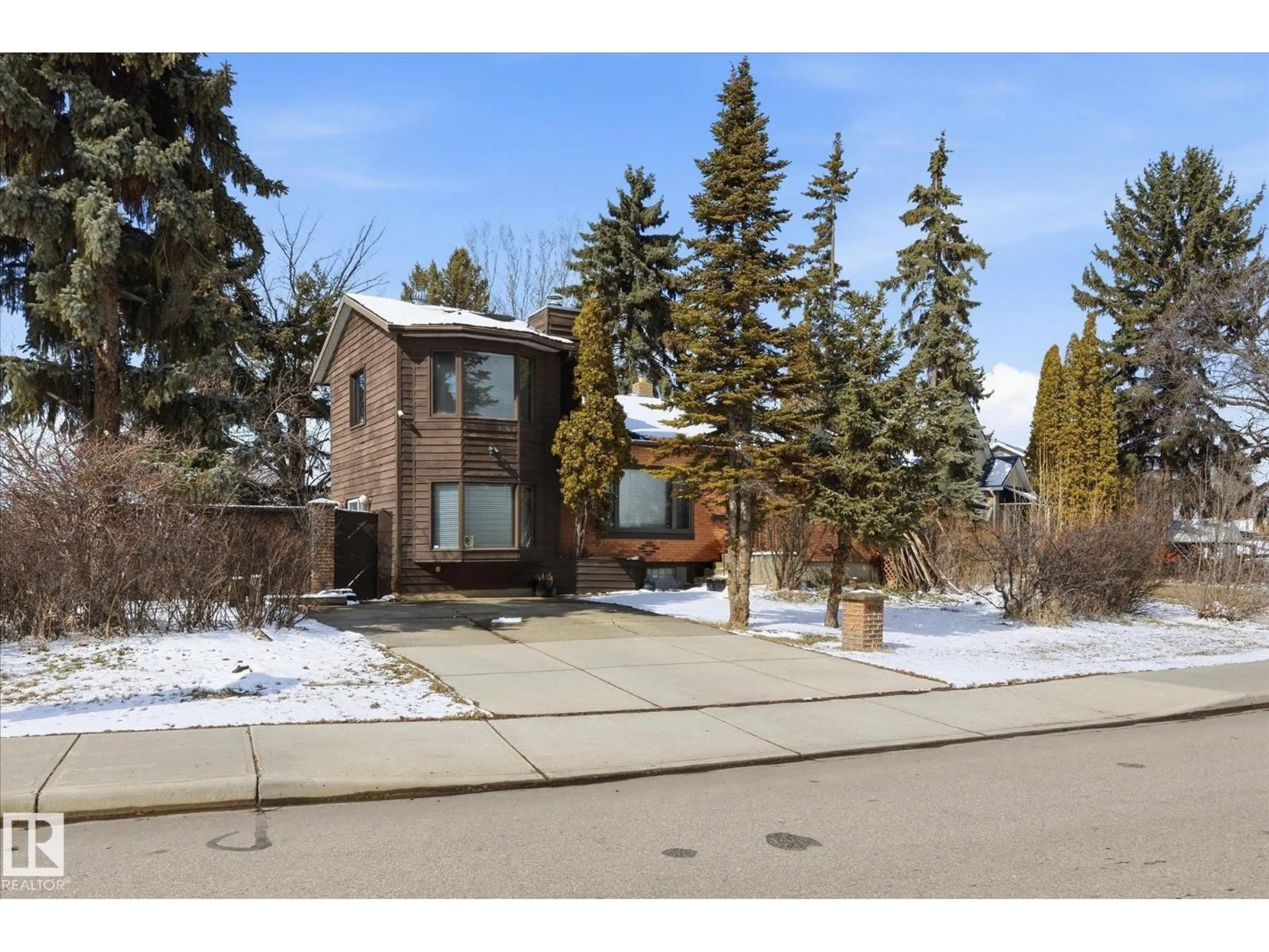 Unknown for 11026 110 AV NW, Edmonton Alberta T5H1H9