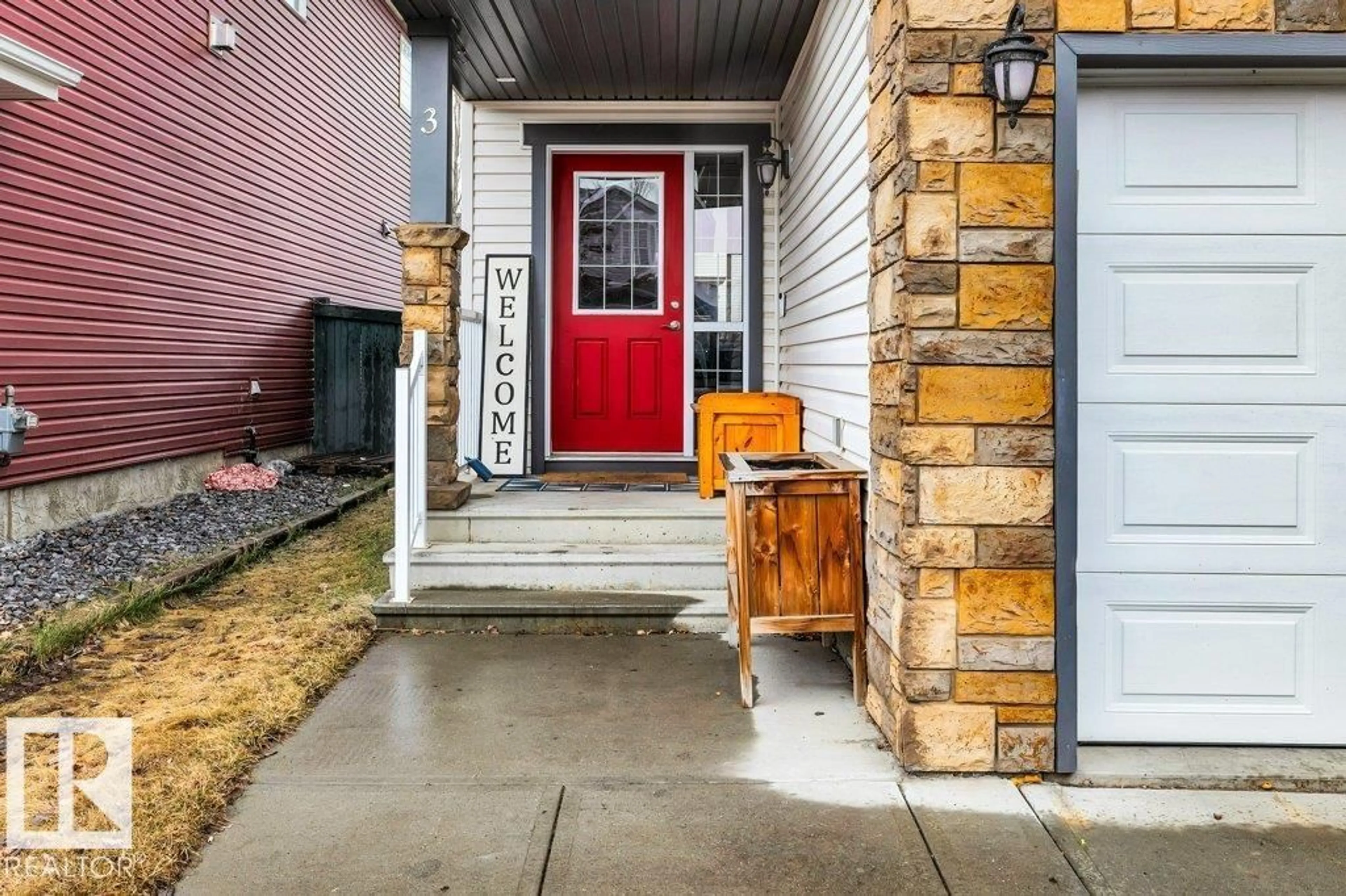 Indoor entryway for 3 VERNON ST, Spruce Grove Alberta T7X0B5