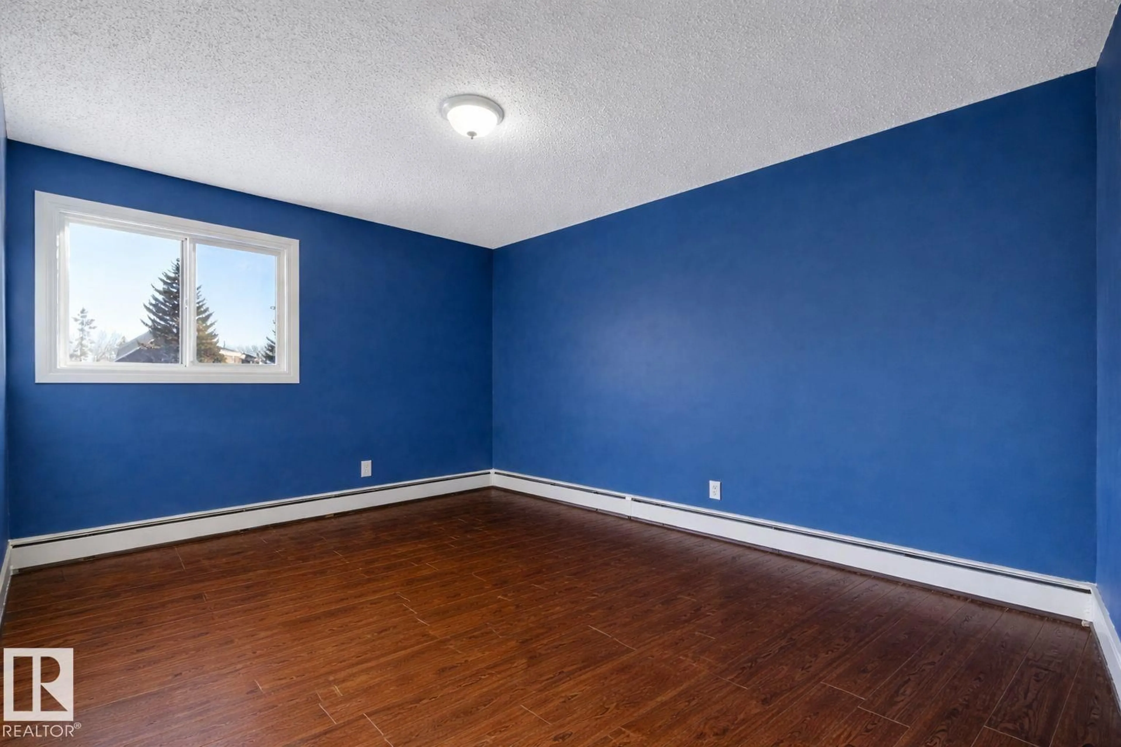 A pic of a room for #4 - 3819 76 ST, Edmonton Alberta T6K2P9