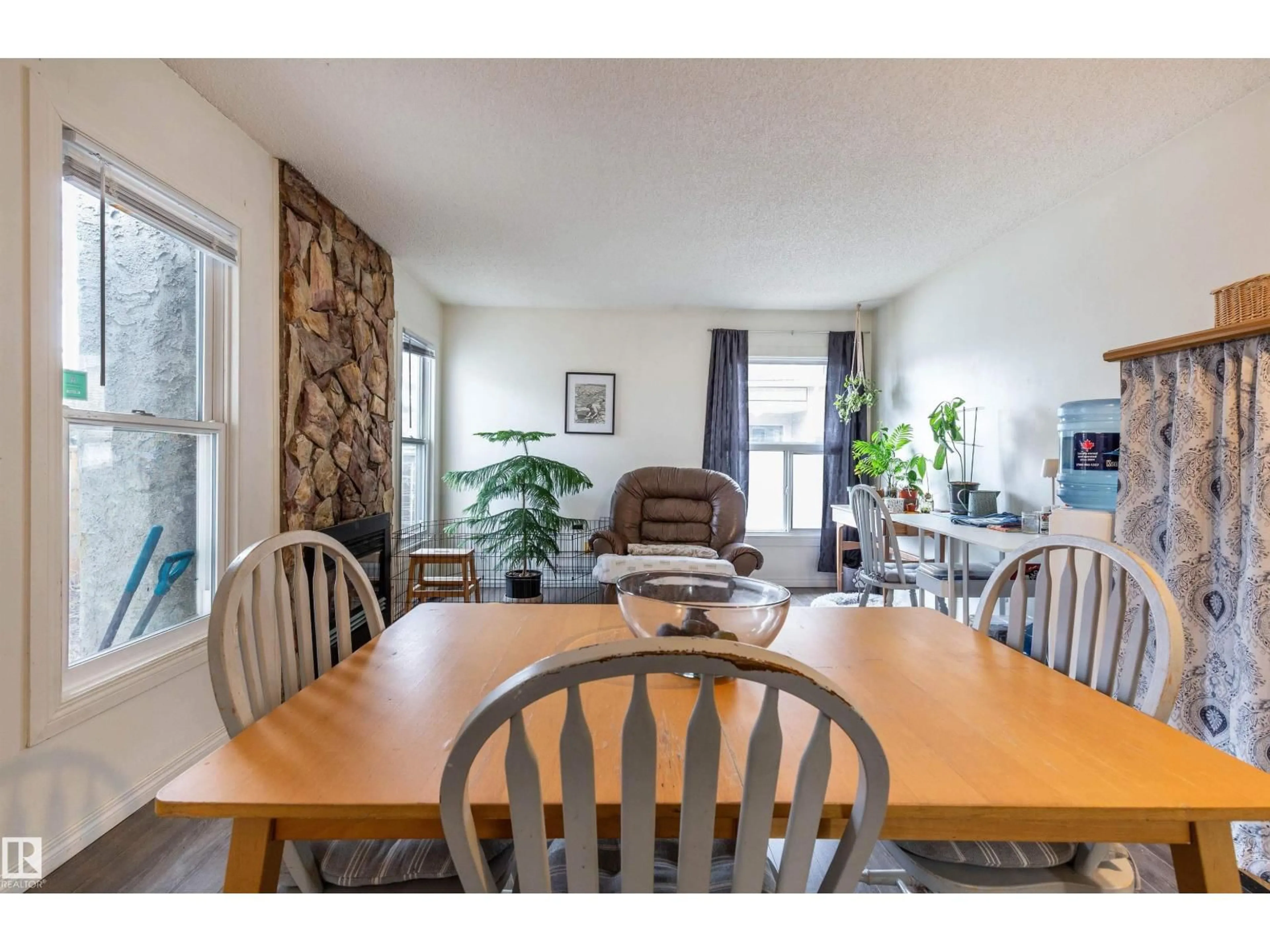 Dining room, wood/laminate floor for 6504 184 ST, Edmonton Alberta T5T1Z5