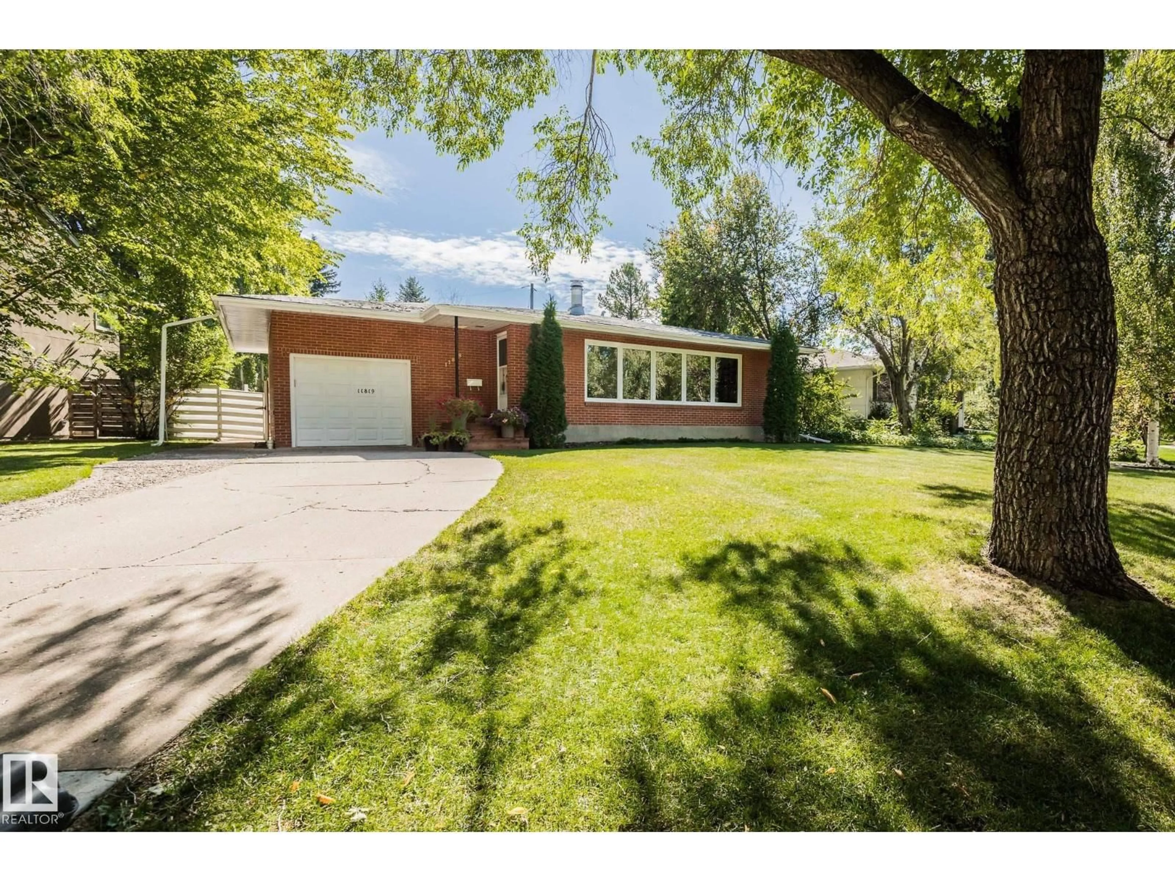 Unknown for 11819 75 AV, Edmonton Alberta T6G0J4